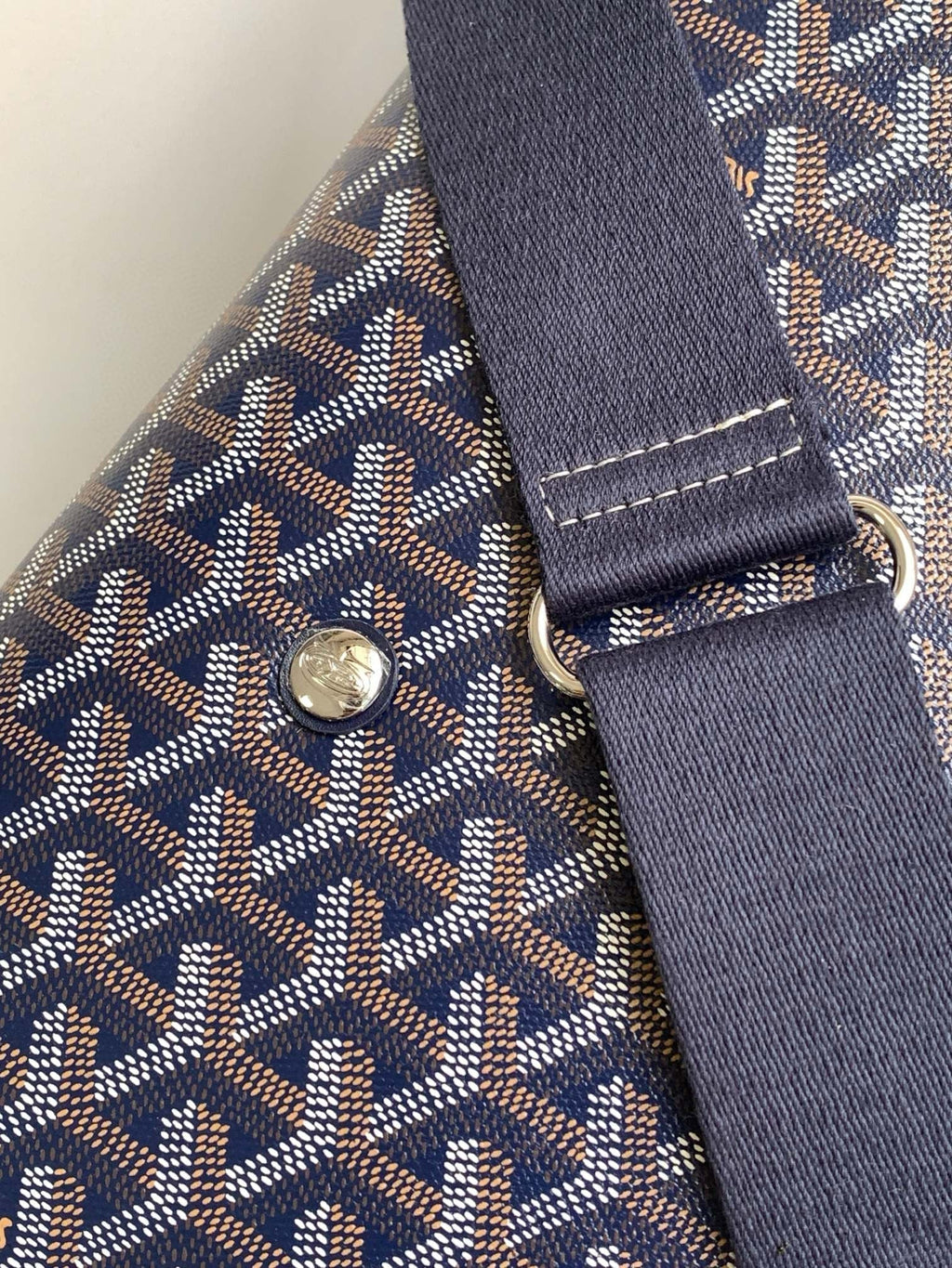GOYARD CAPETIEN MESSENGER BAG 39 IN NAVY BLUE GOYARDINE CANVAS AND CALFSKIN