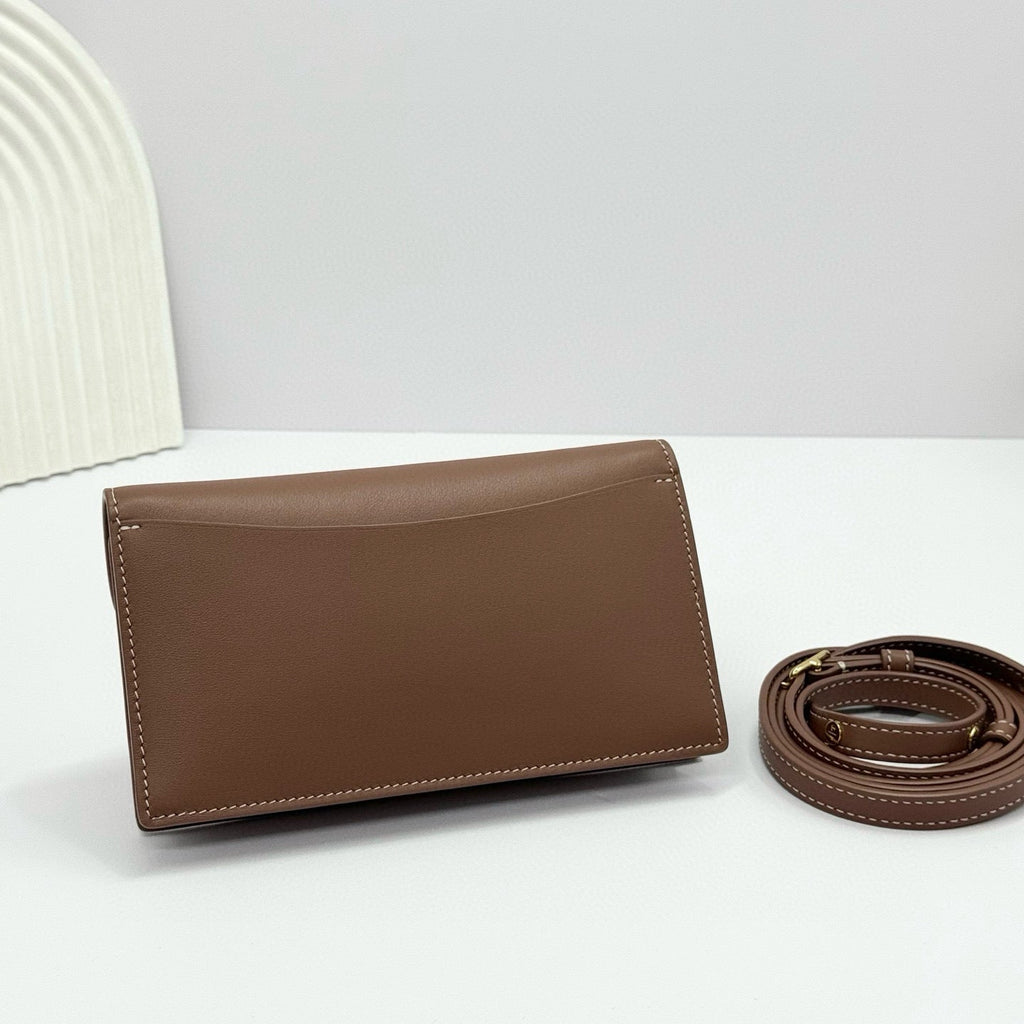 LORO PIANA EXTRA POCHETTE 18 IN CARAMEL SUGAR CALFSKIN GOLD HARDWARE
