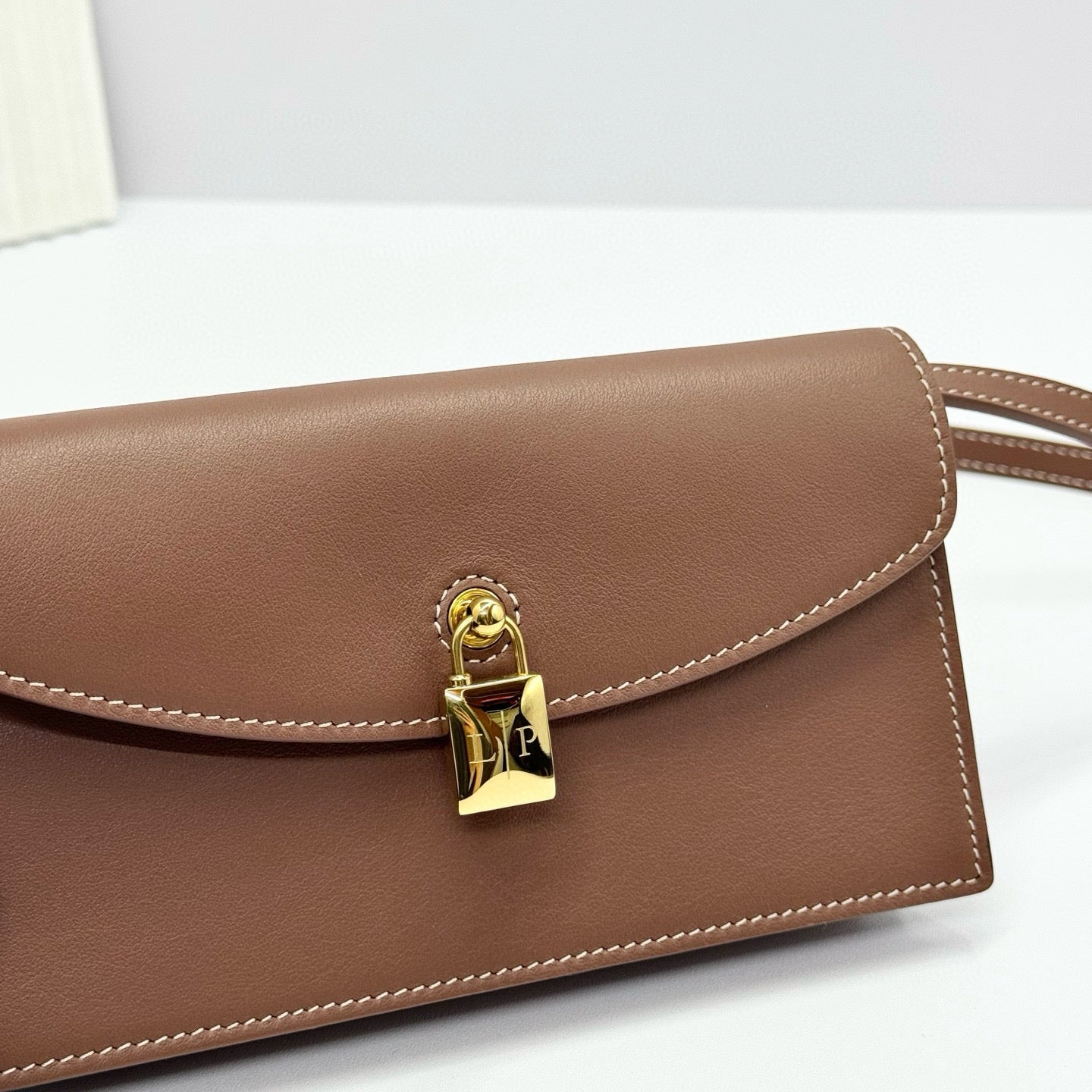 LORO PIANA EXTRA POCHETTE 18 IN CARAMEL SUGAR CALFSKIN GOLD HARDWARE