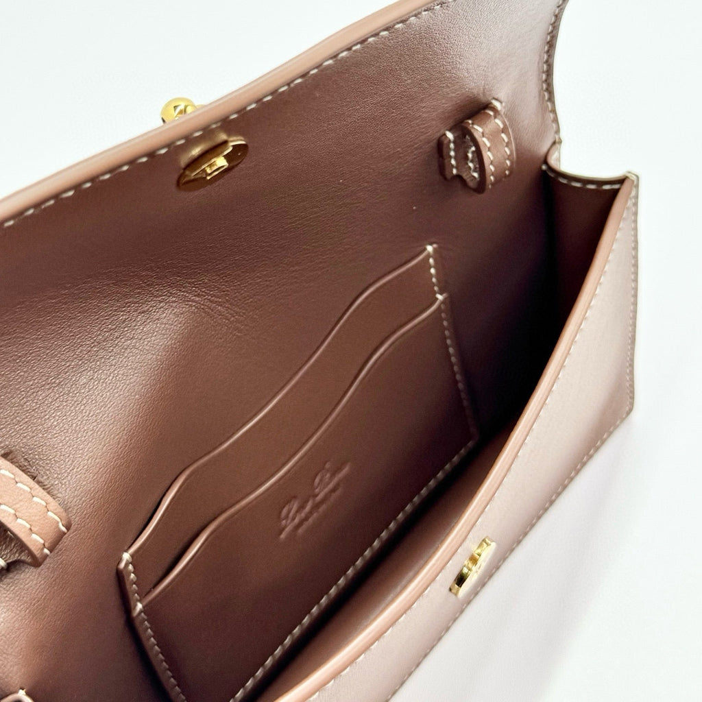 LORO PIANA EXTRA POCHETTE 18 IN CARAMEL SUGAR CALFSKIN GOLD HARDWARE