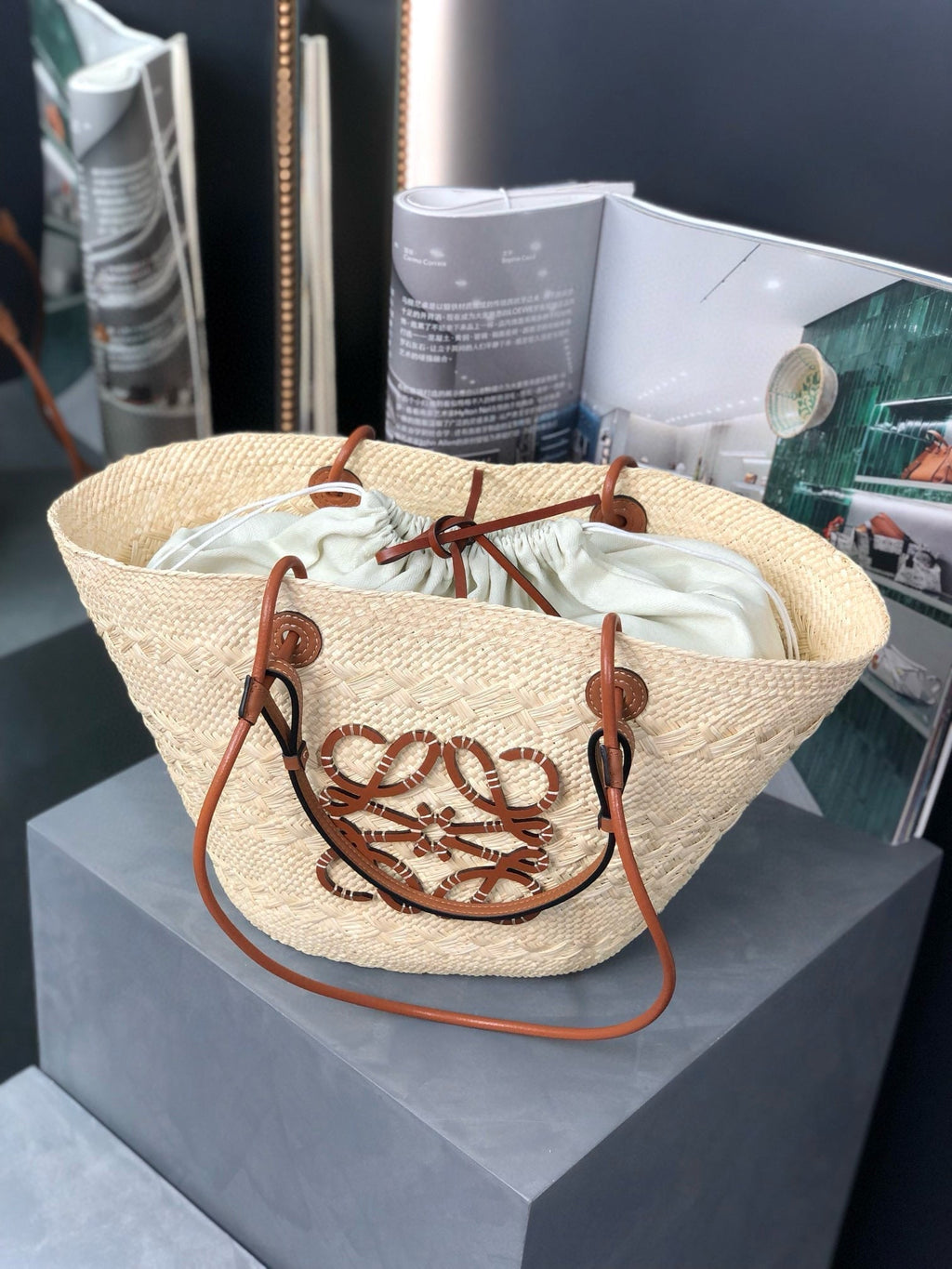 LOEWE MEDIUM ANAGRAM BASKET BAG 46 IN BEIGE IRACA PALM AND TAN CALFSKIN