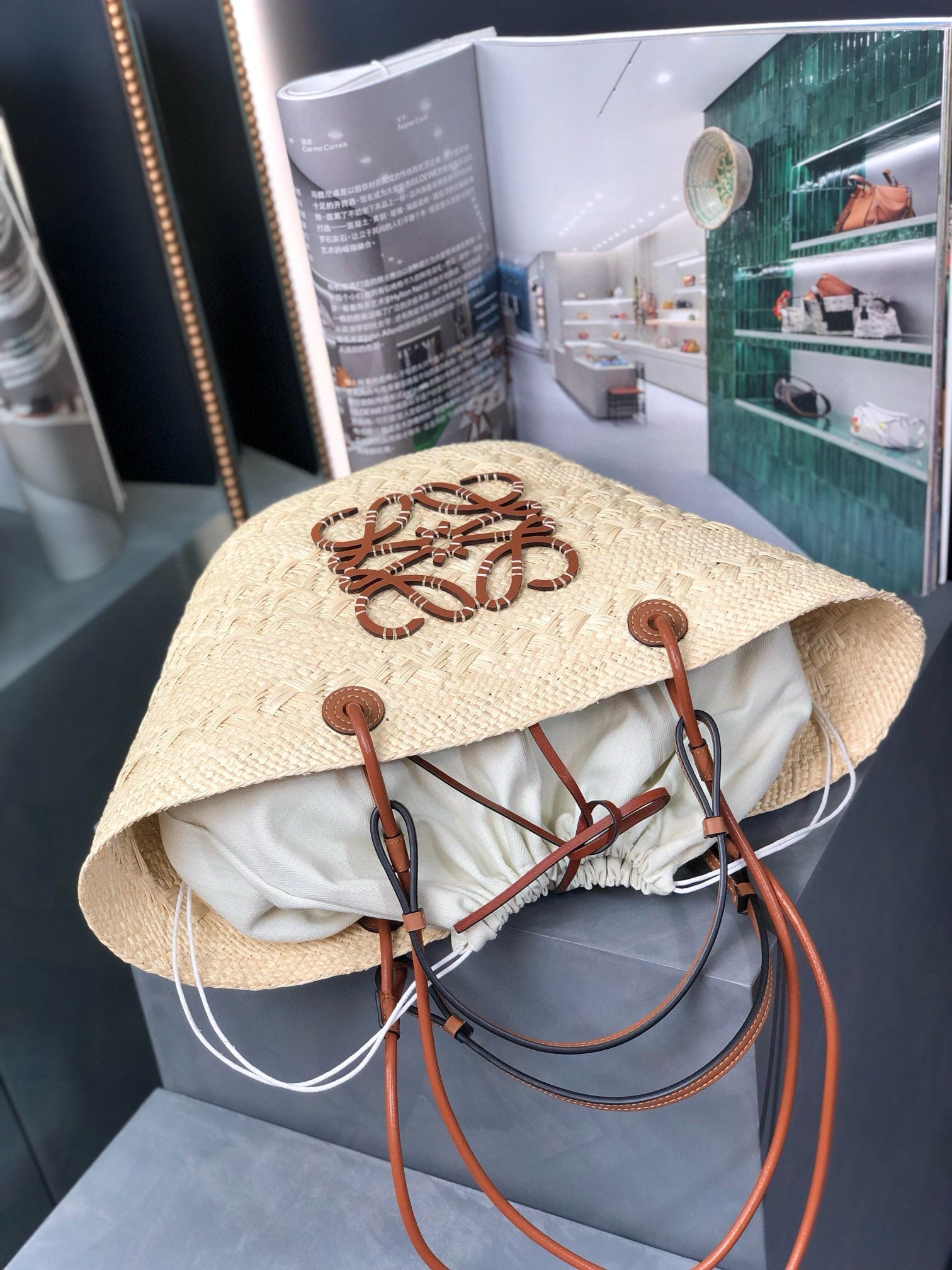 LOEWE MEDIUM ANAGRAM BASKET BAG 46 IN BEIGE IRACA PALM AND TAN CALFSKIN
