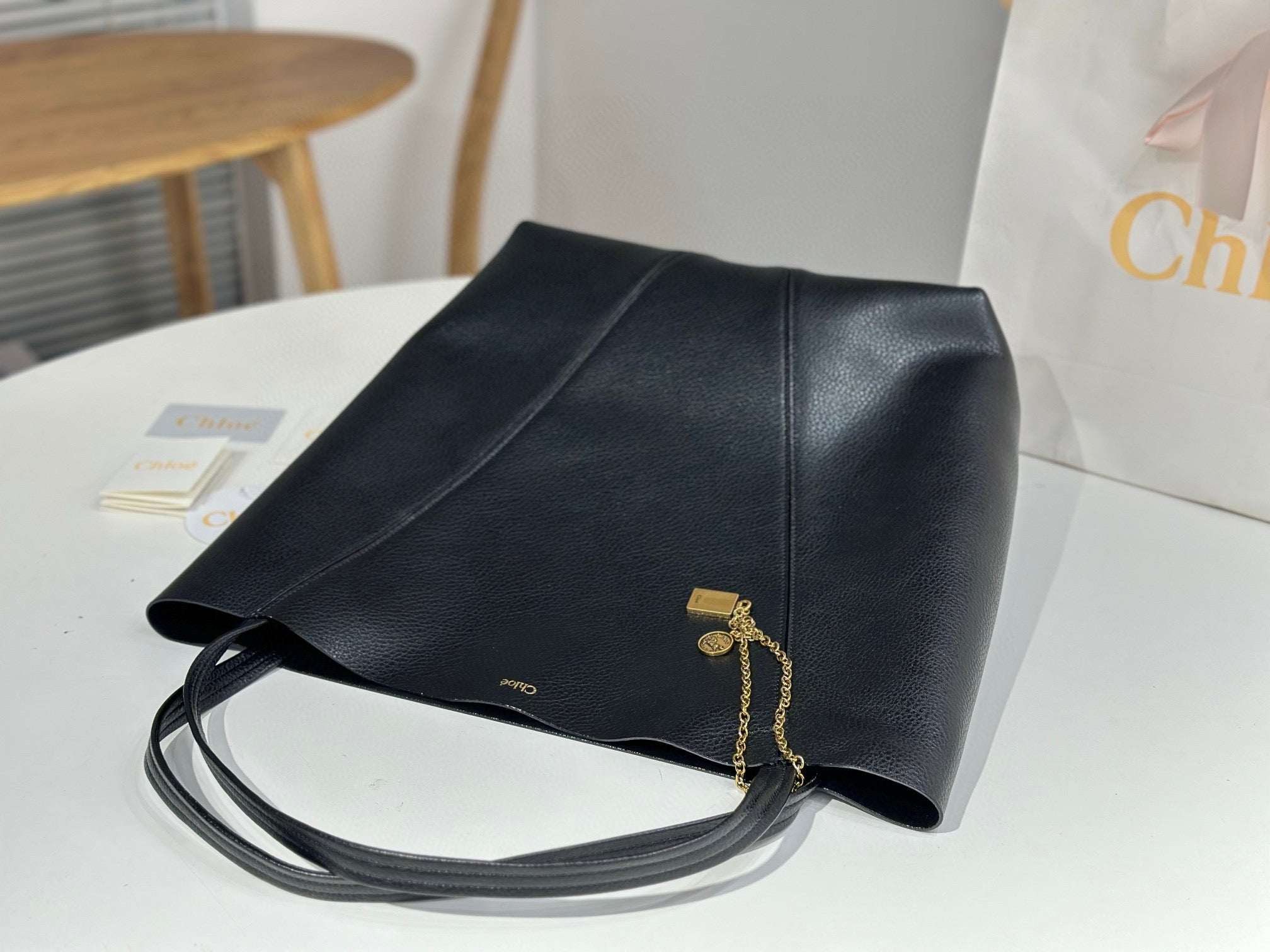CHANEL Chlo Spin tote bag in black grained leather