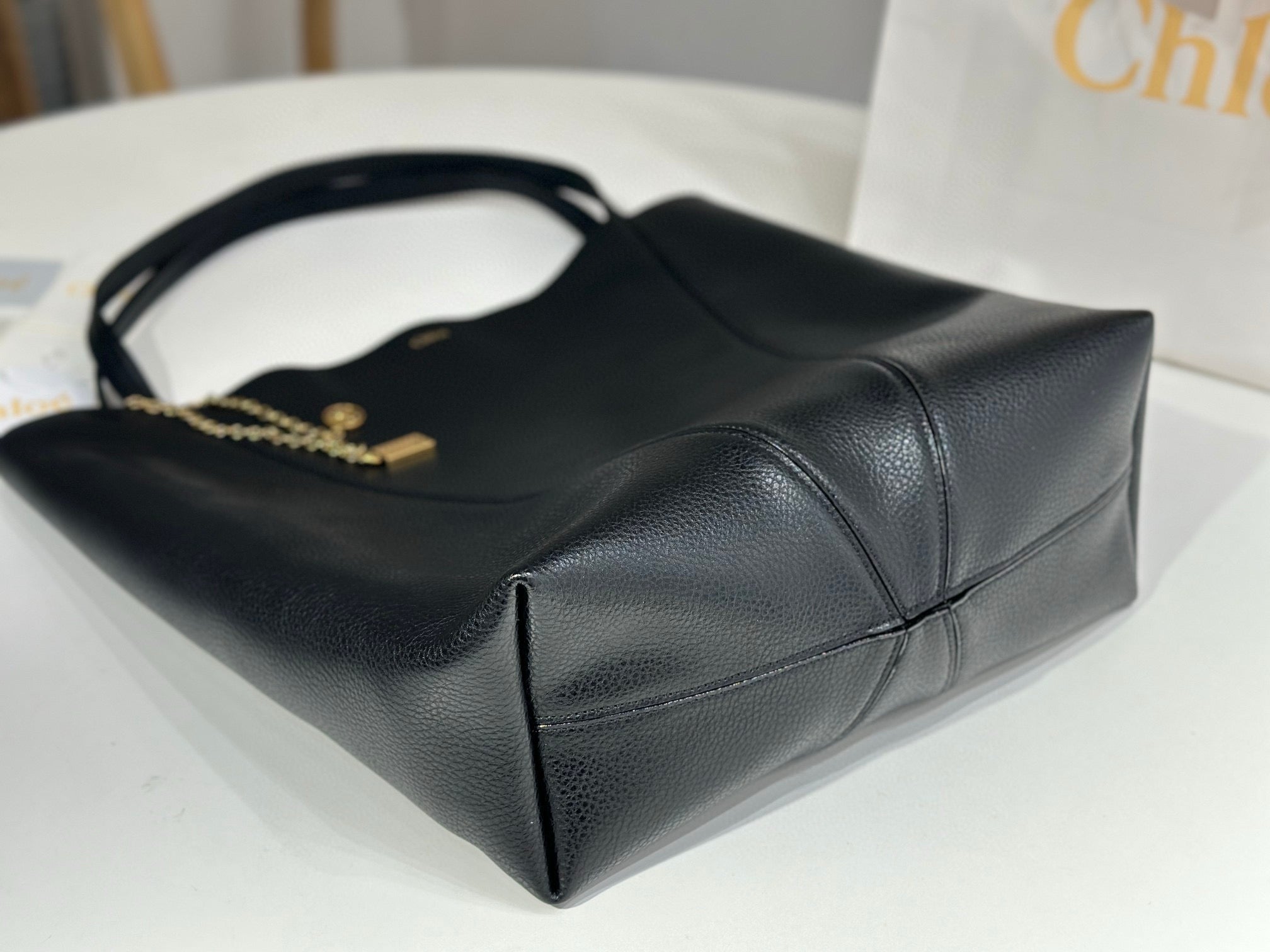 CHANEL Chlo Spin tote bag in black grained leather