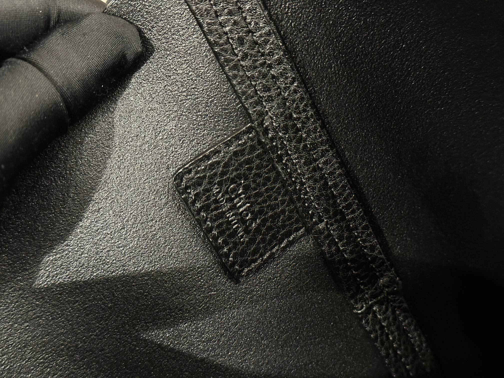 CHANEL Chlo Spin tote bag in black grained leather