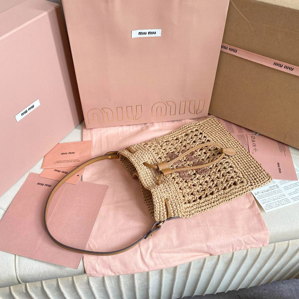 MIU MIU WANDER BUCKET BAG 23 IN NATURAL RAFFIA WITH LEATHER TRIM
