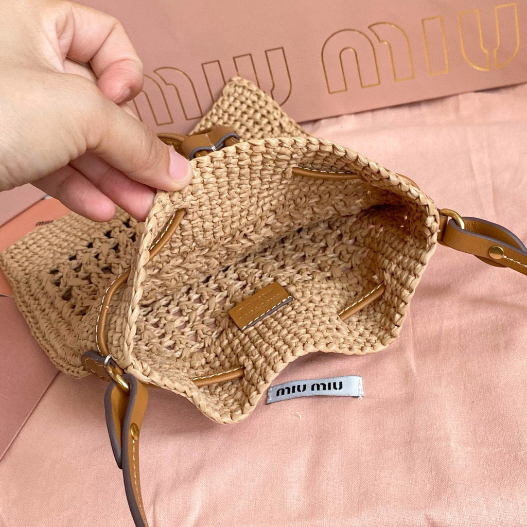 MIU MIU WANDER BUCKET BAG 23 IN NATURAL RAFFIA WITH LEATHER TRIM