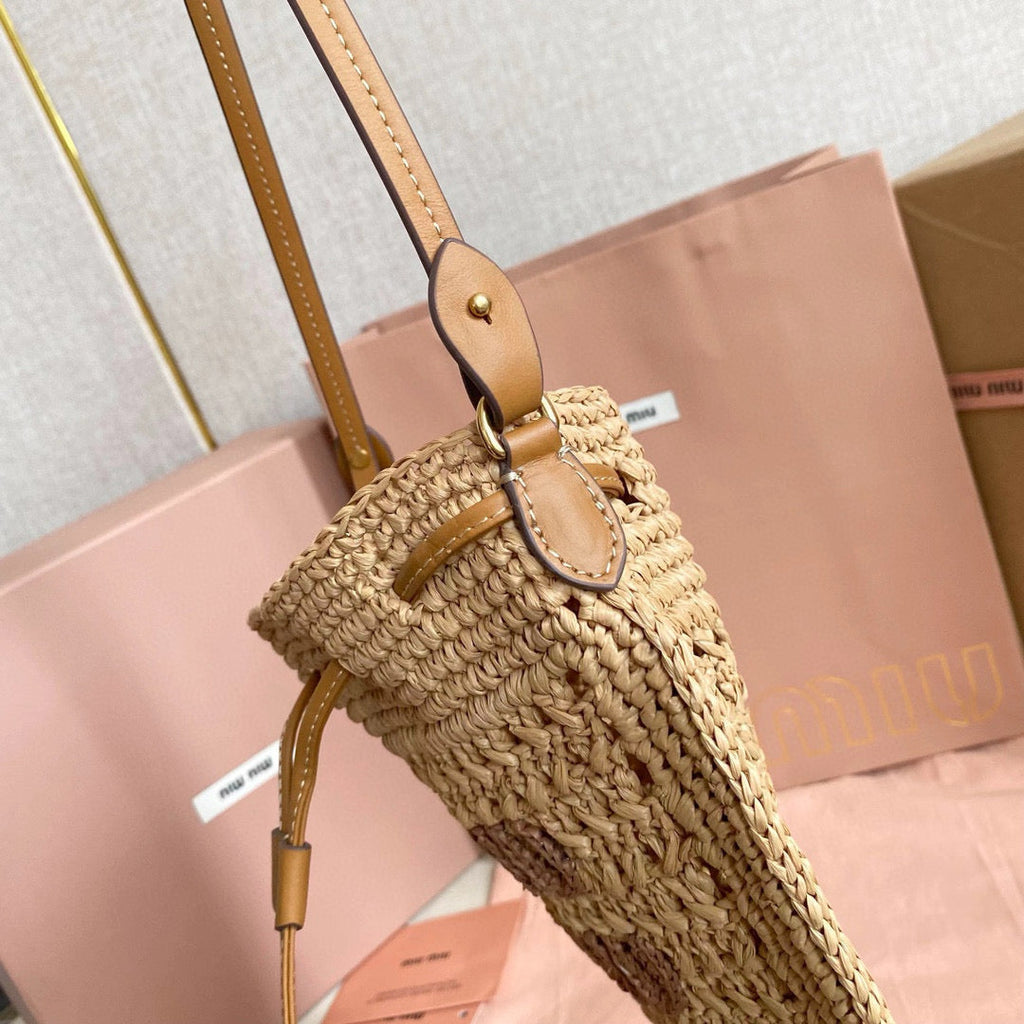 MIU MIU WANDER BUCKET BAG 23 IN NATURAL RAFFIA WITH LEATHER TRIM