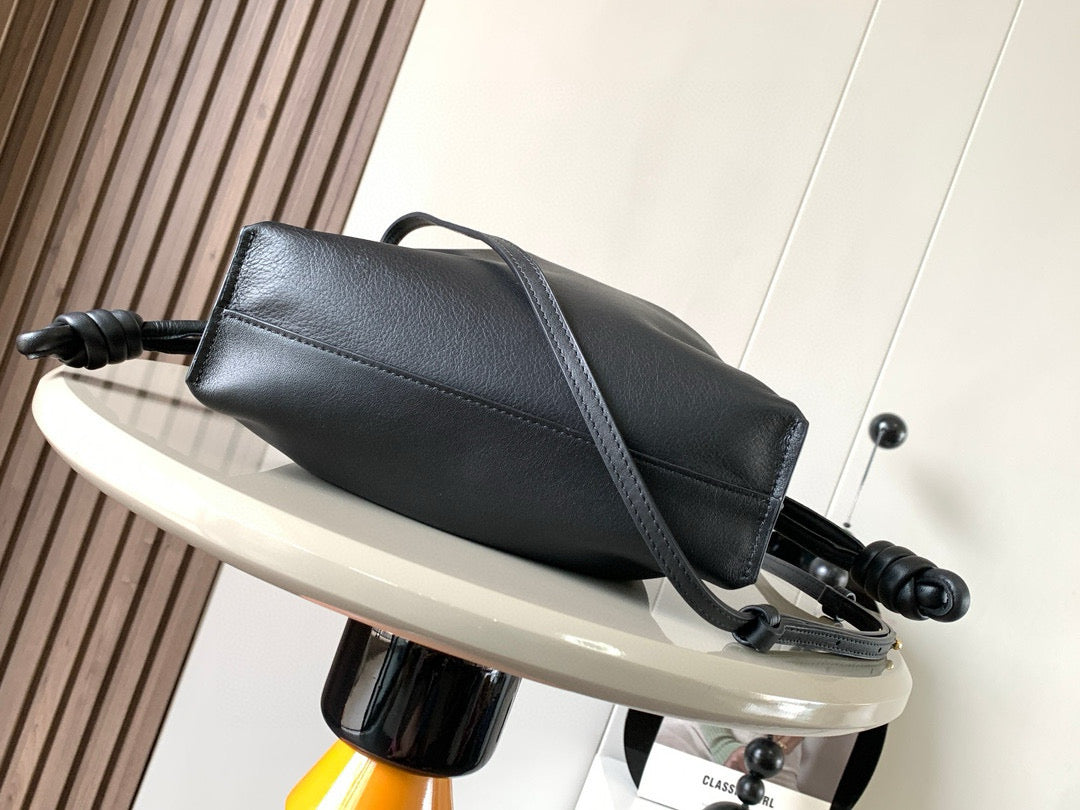 LOEWE LOE MEDIUM 30 FLAMENCO KNOT IN BLACK LAMBSKIN