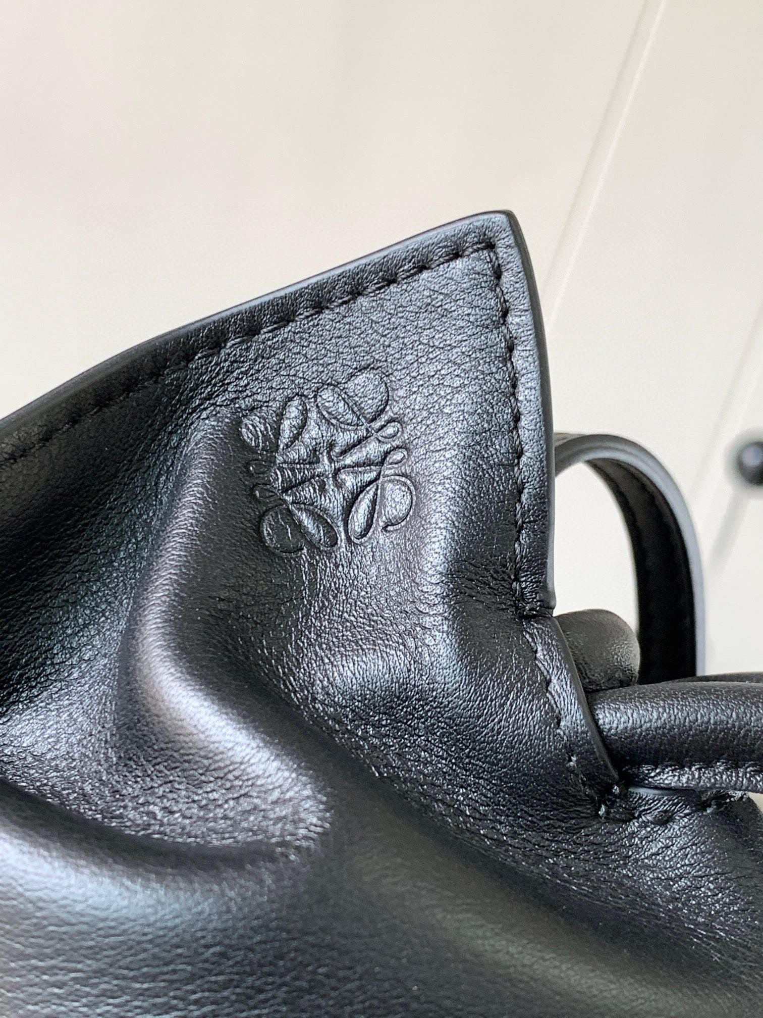 LOEWE LOE MEDIUM 30 FLAMENCO KNOT IN BLACK LAMBSKIN