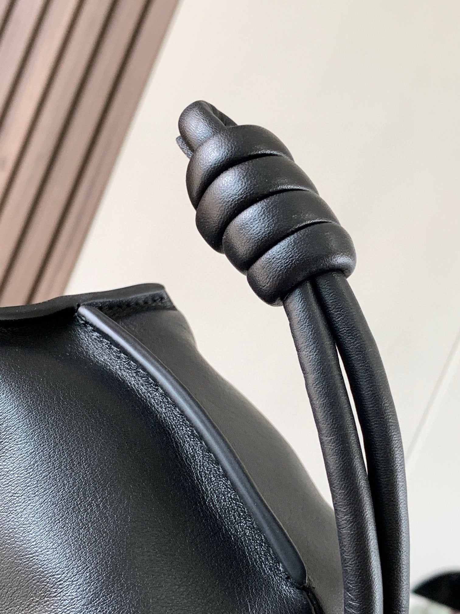 LOEWE LOE MEDIUM 30 FLAMENCO KNOT IN BLACK LAMBSKIN