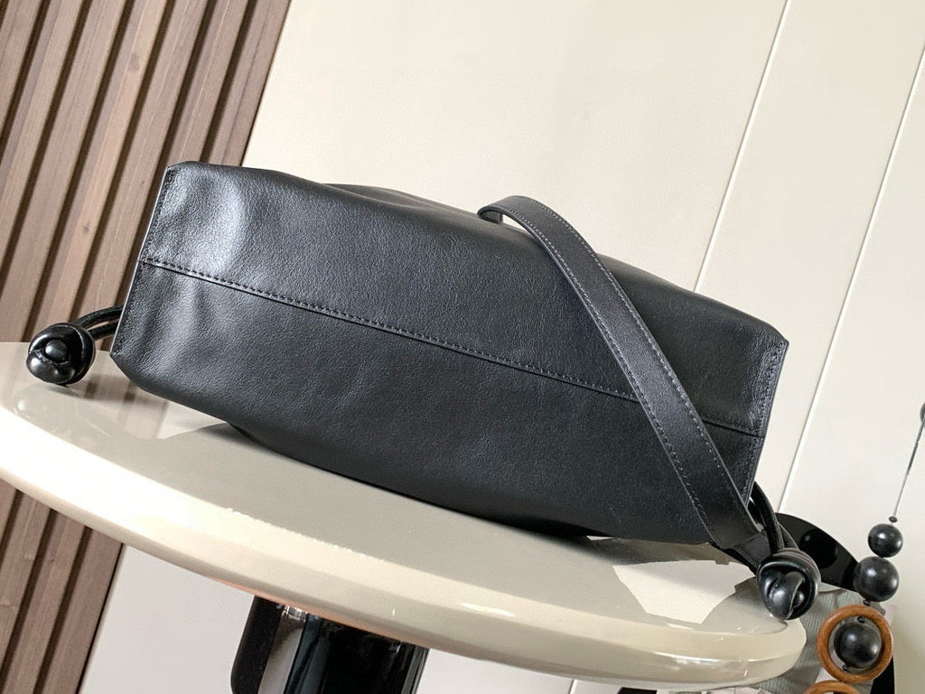 LOEWE LOE MEDIUM 30 FLAMENCO KNOT IN BLACK LAMBSKIN GLOGO