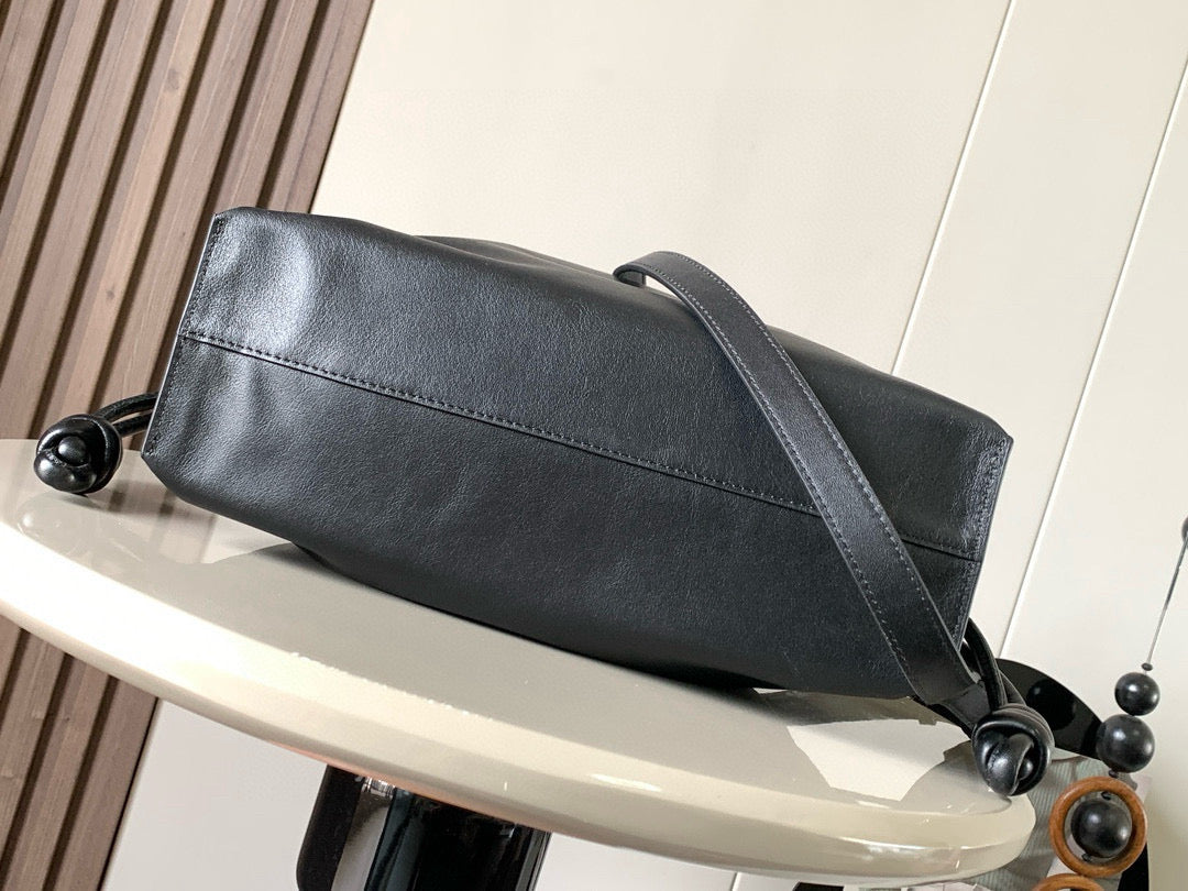 LOEWE LOE MEDIUM 30 FLAMENCO KNOT IN BLACK LAMBSKIN GLOGO