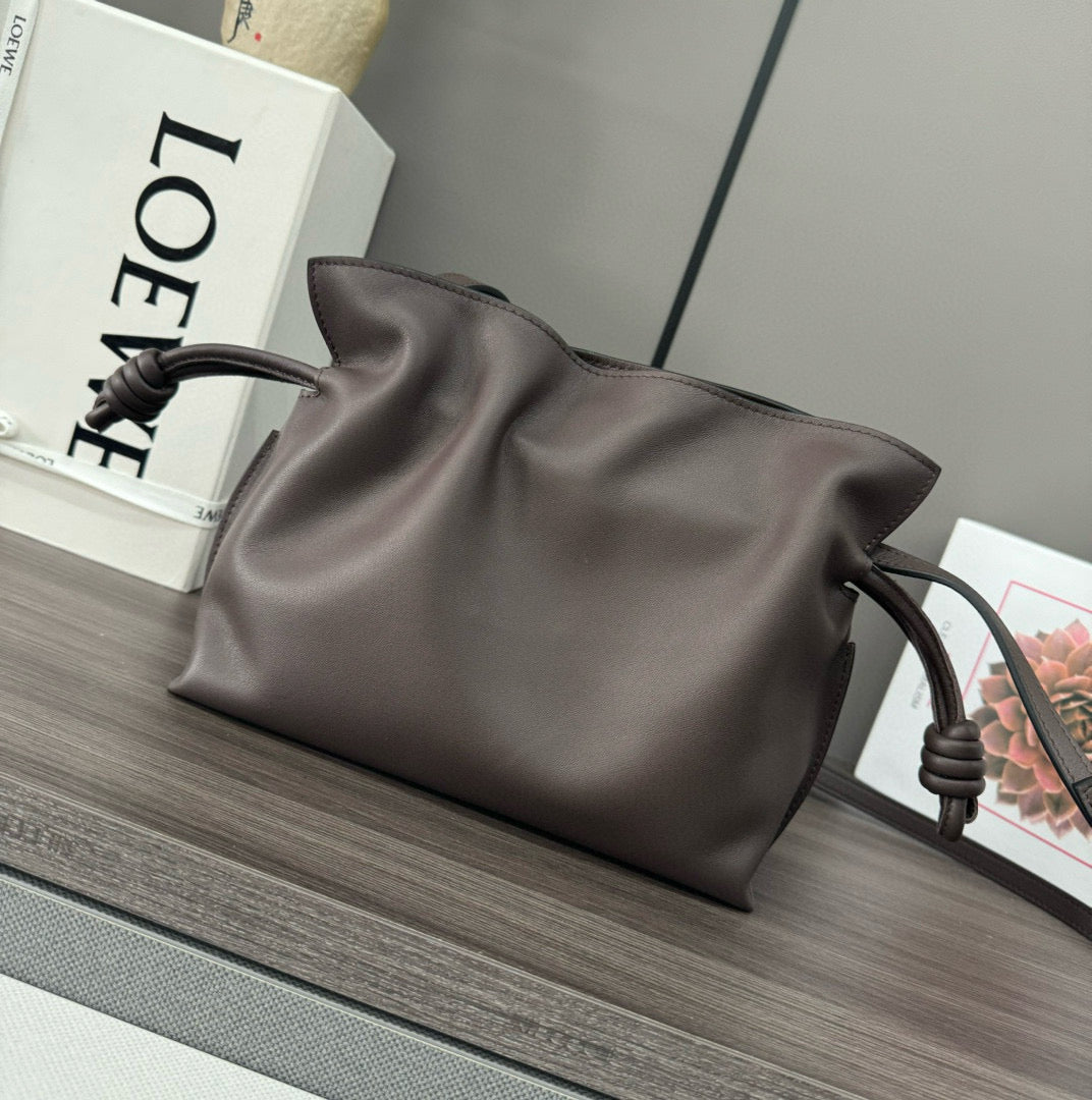 LOEWE LOE 23 FLAMENCO PURSE BUCKET IN CHESTNUT BROWN CALFSKIN