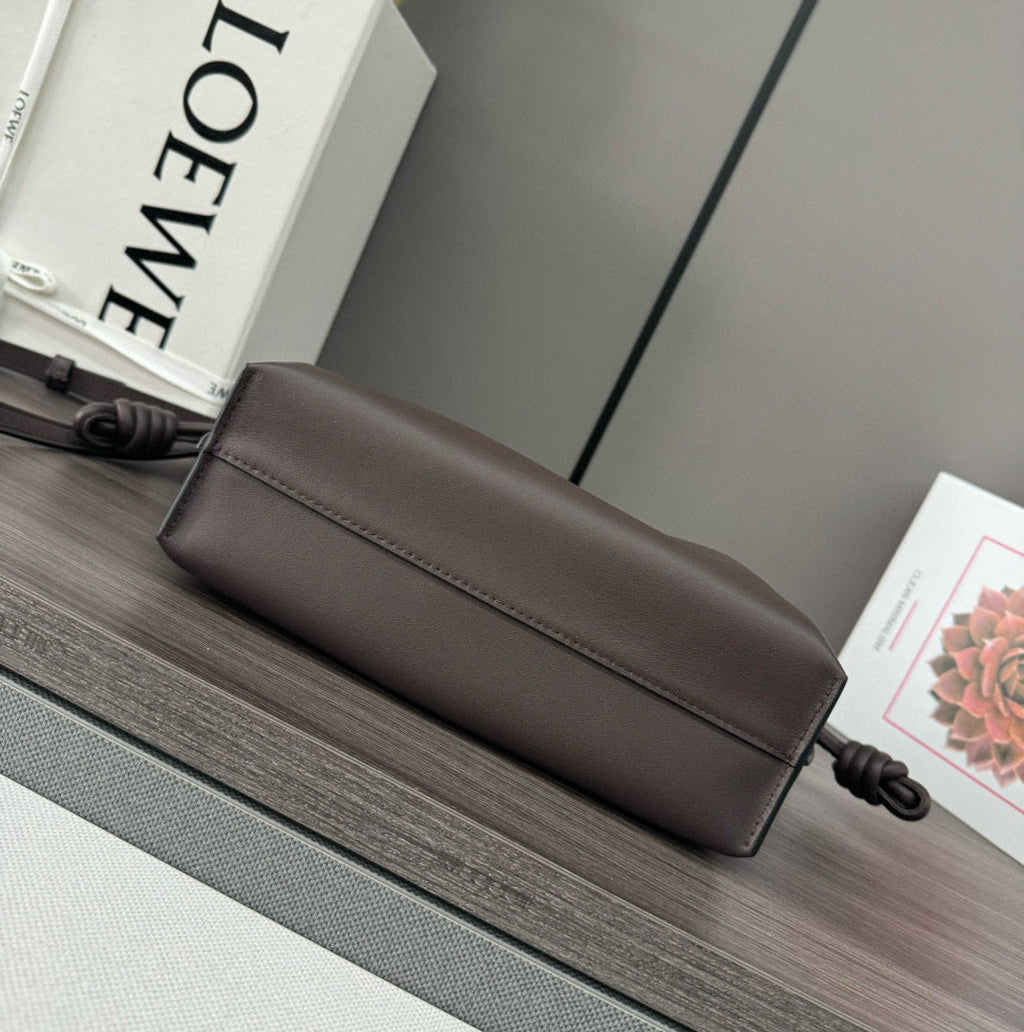 LOEWE LOE 23 FLAMENCO PURSE BUCKET IN CHESTNUT BROWN CALFSKIN