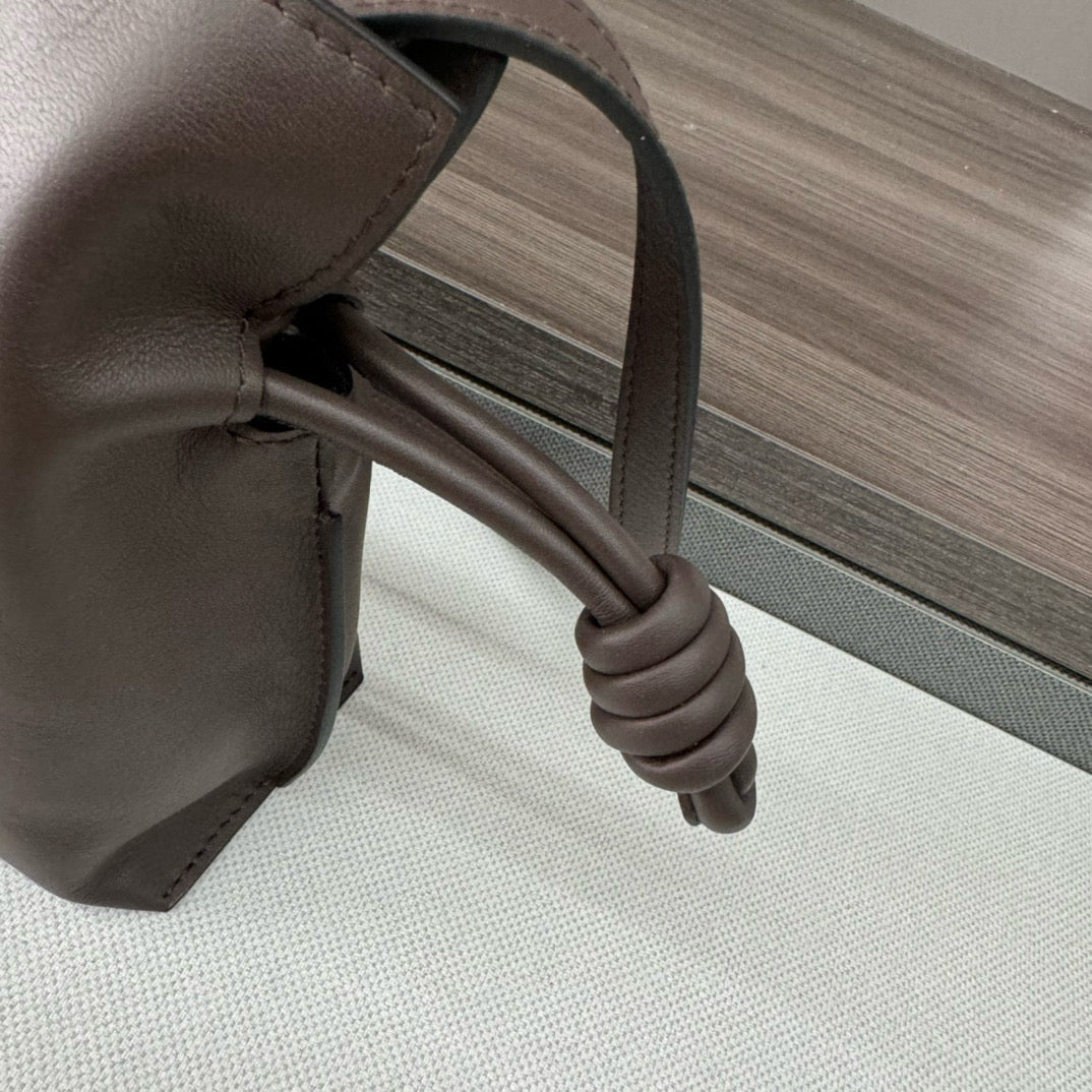 LOEWE LOE 23 FLAMENCO PURSE BUCKET IN CHESTNUT BROWN CALFSKIN