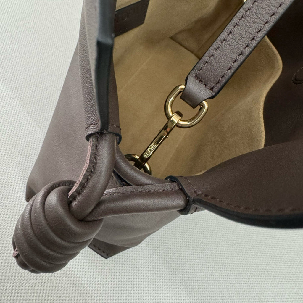 LOEWE LOE 23 FLAMENCO PURSE BUCKET IN CHESTNUT BROWN CALFSKIN
