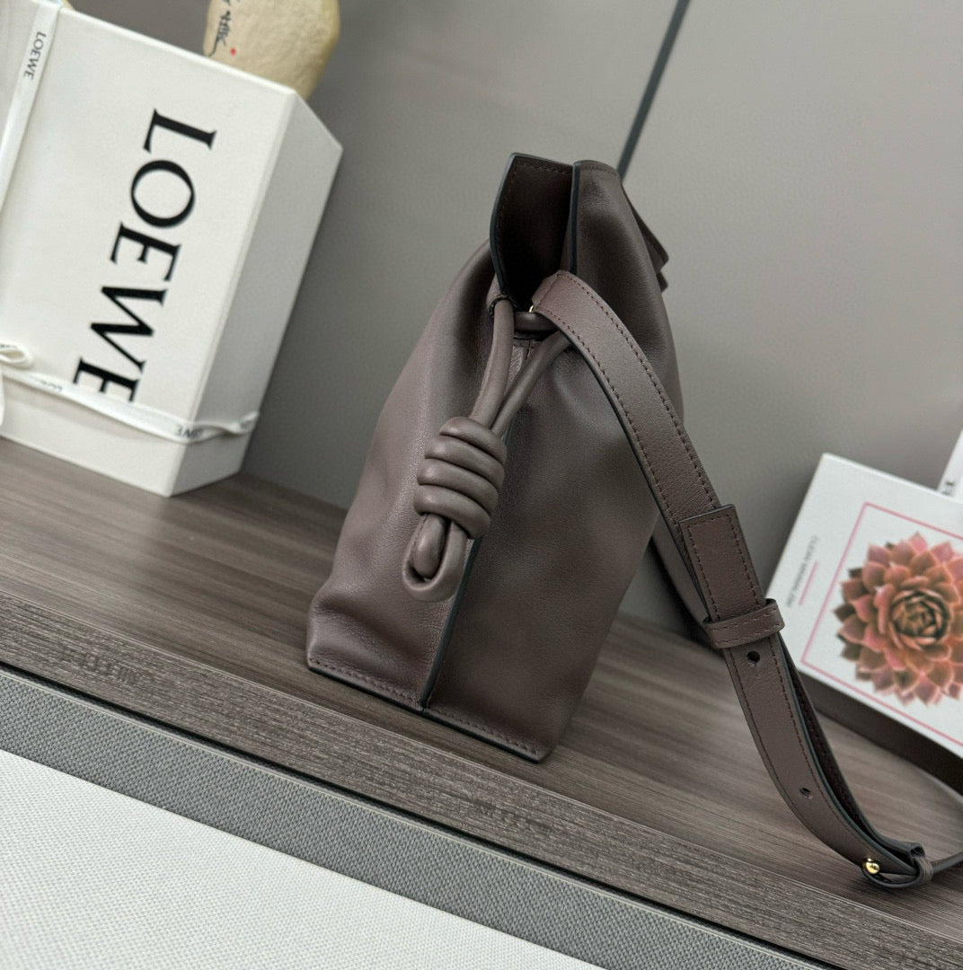 LOEWE LOE 30 FLAMENCO PURSE BUCKET IN CHESTNUT BROWN CALFSKIN