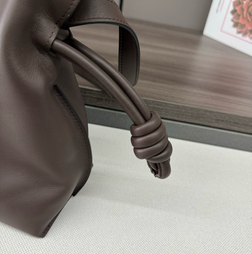LOEWE LOE 30 FLAMENCO PURSE BUCKET IN CHESTNUT BROWN CALFSKIN