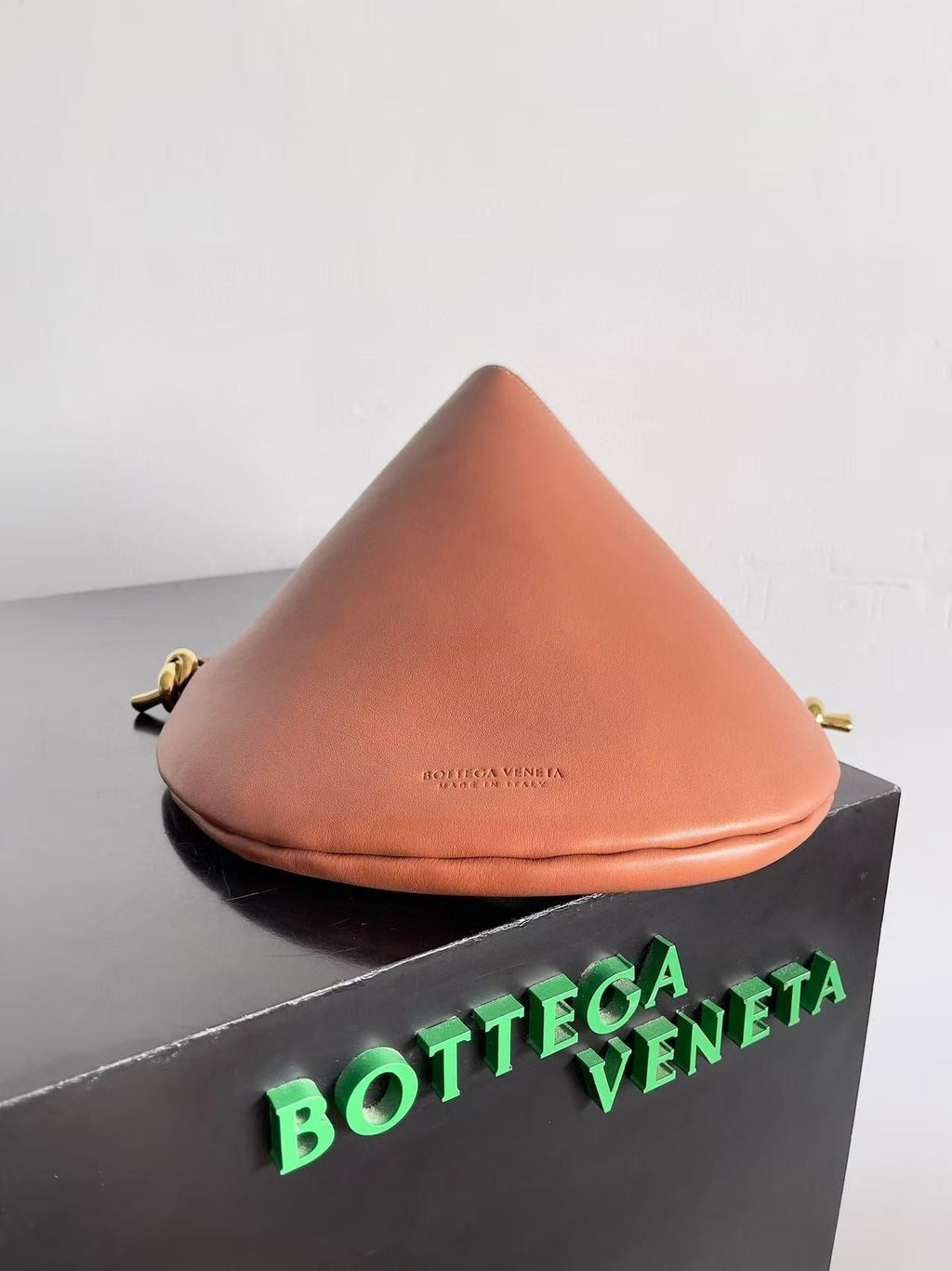 BOTTEGA VENETA MEDIUM SOLSTICE 44 IN BROWN LAMBSKIN