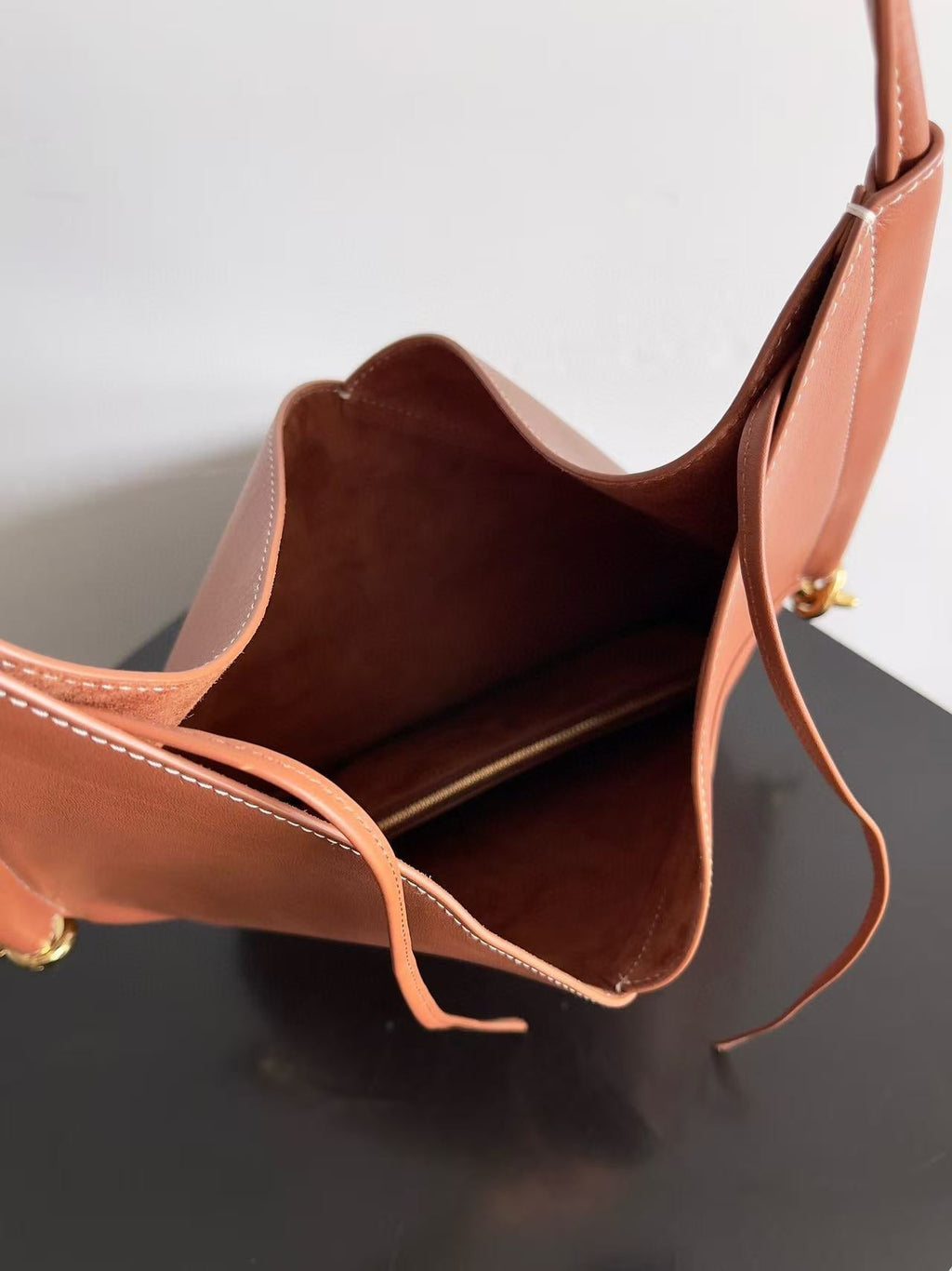 BOTTEGA VENETA MEDIUM SOLSTICE 44 IN BROWN LAMBSKIN