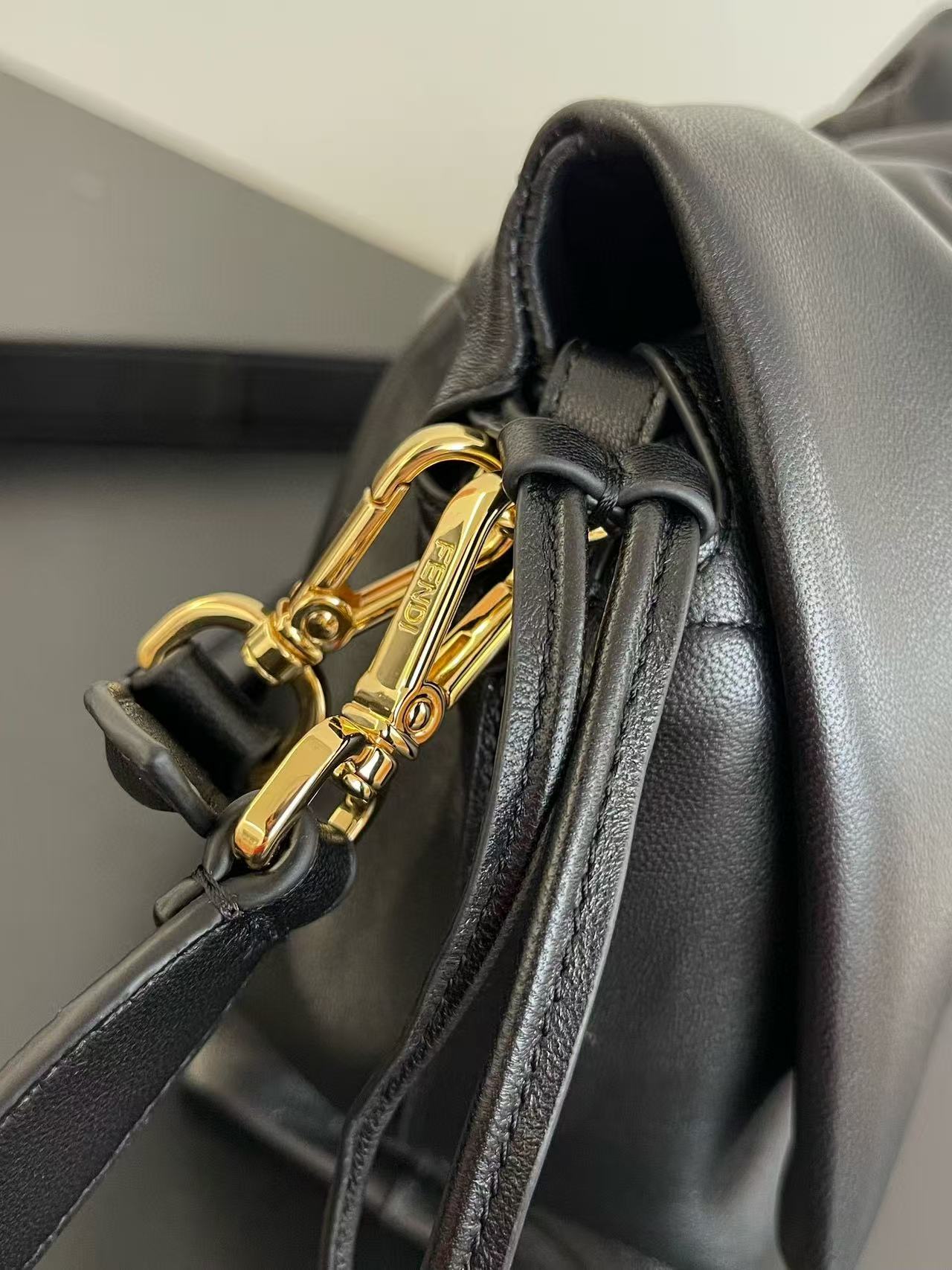 FENDI FF MAMMA BAGUETTE 16 IN BLACK CALFSKIN