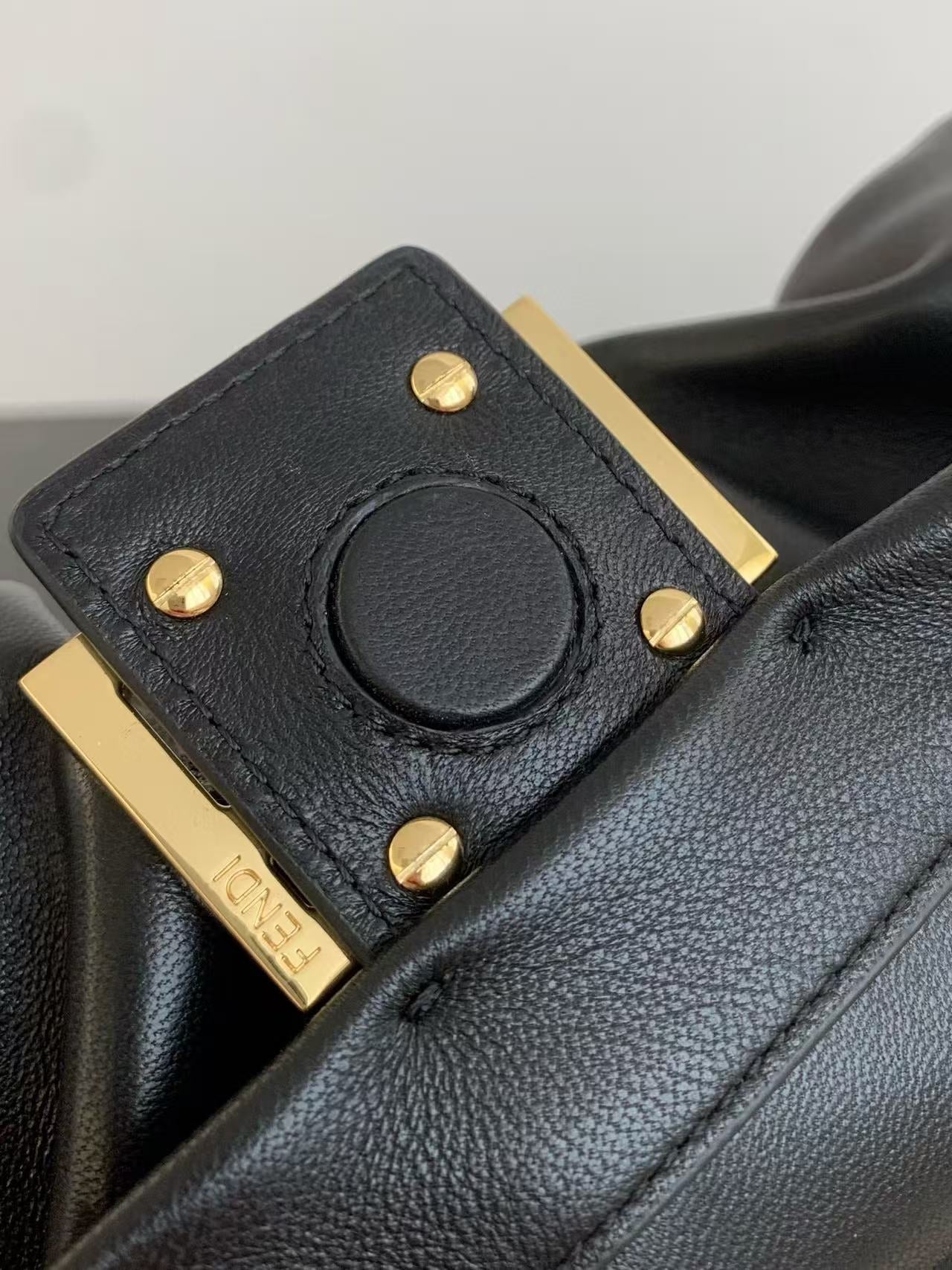 FENDI FF MAMMA BAGUETTE 16 IN BLACK CALFSKIN