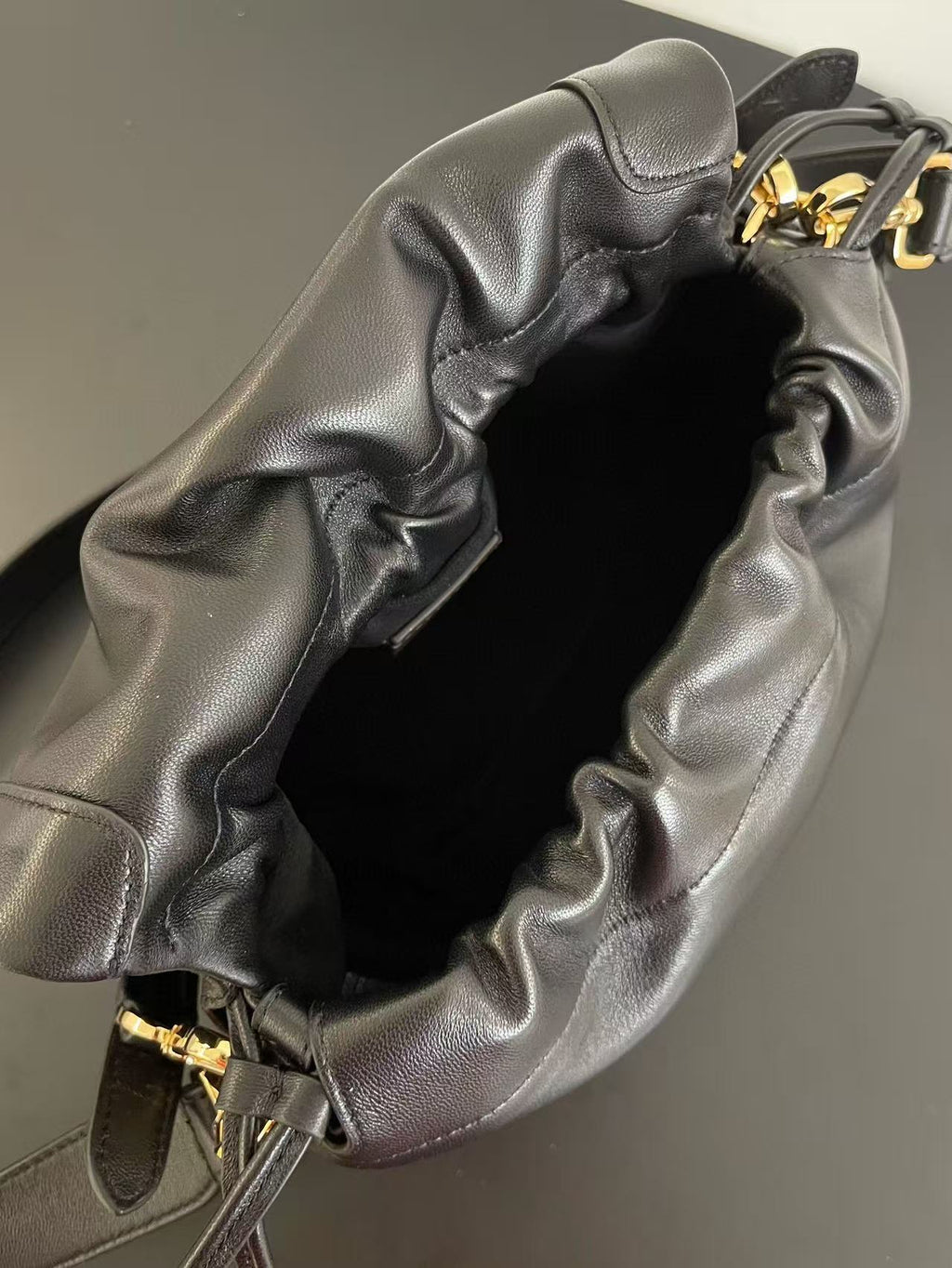 FENDI FF MAMMA BAGUETTE 16 IN BLACK CALFSKIN