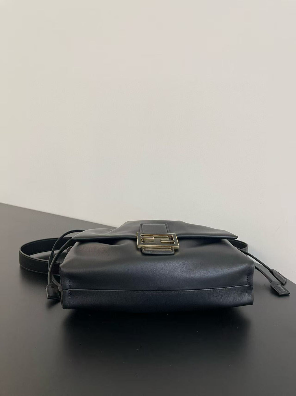 FENDI FF MAMMA BAGUETTE 16 IN BLACK CALFSKIN