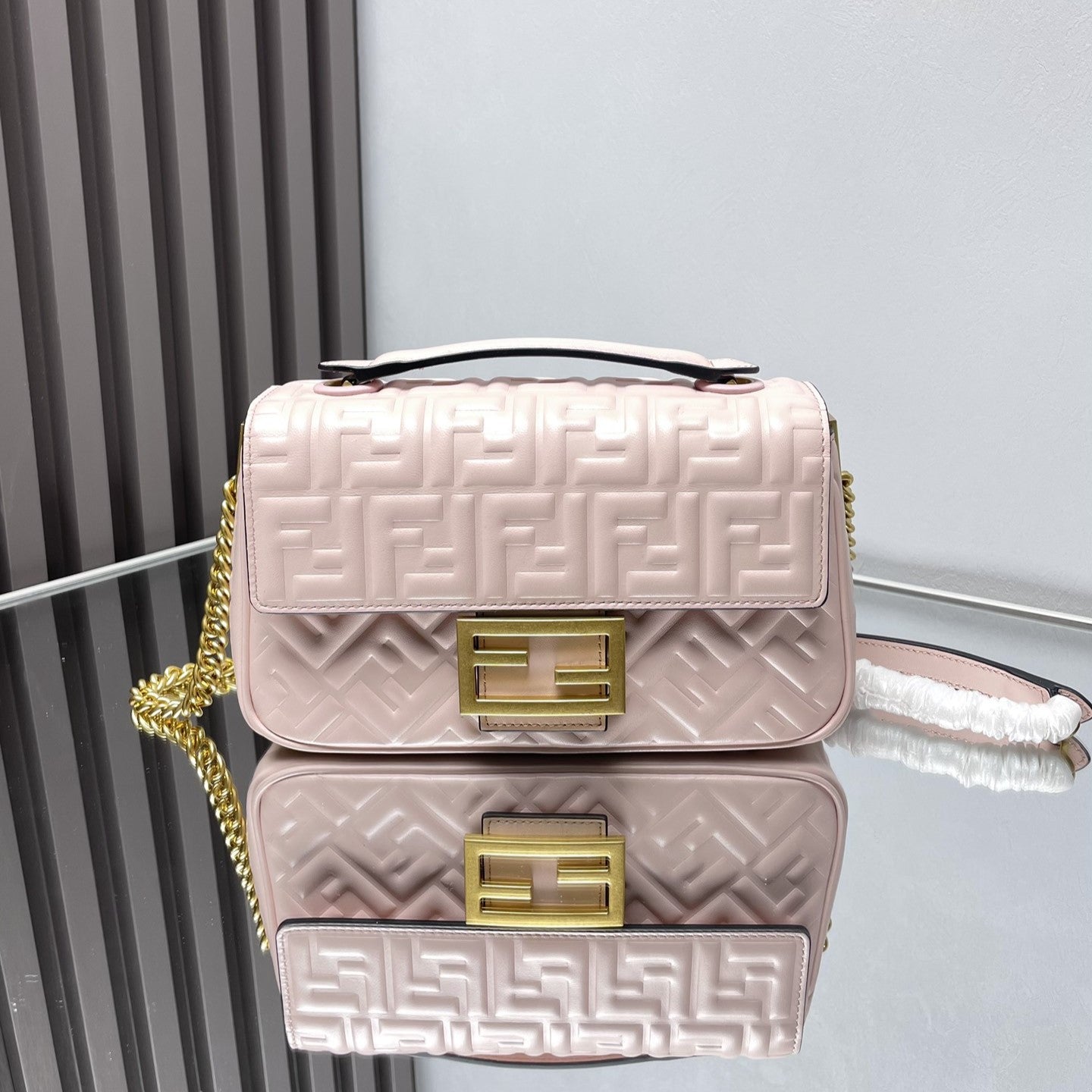 FENDI Fend Baguette 24 Bag With FF Motif Pink Leather Ghw