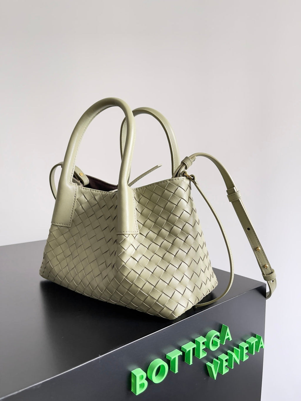 BOTTEGA VENETA SMALL PINACOTECA REVERSIBLE TOTE BAG 24 IN MATCHA LAMBSKIN AND BROWN SUEDE