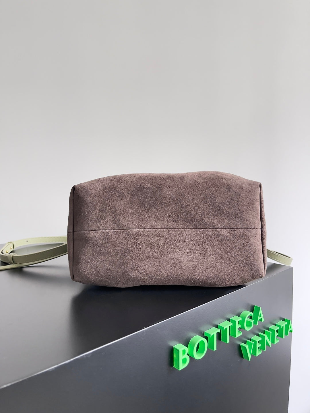 BOTTEGA VENETA SMALL PINACOTECA REVERSIBLE TOTE BAG 24 IN MATCHA LAMBSKIN AND BROWN SUEDE