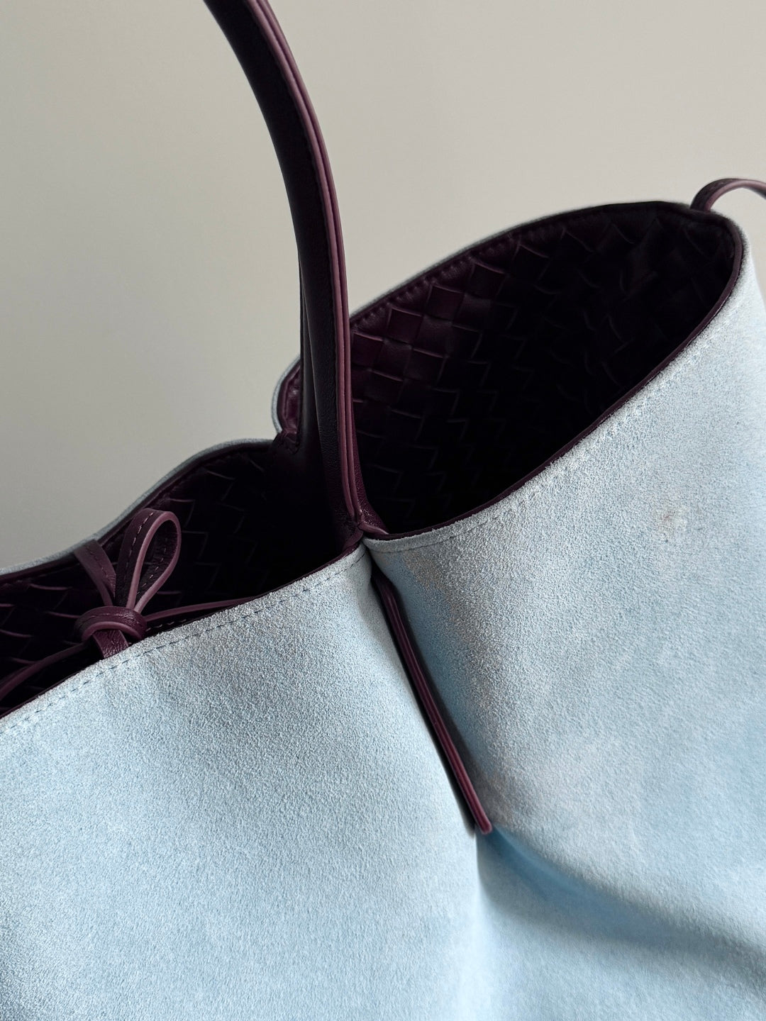 BOTTEGA VENETA PINACOTECA REVERSIBLE TOTE BAG 43 IN MADDER BROWN LAMBSKIN AND LIGHT BLUE SUEDE