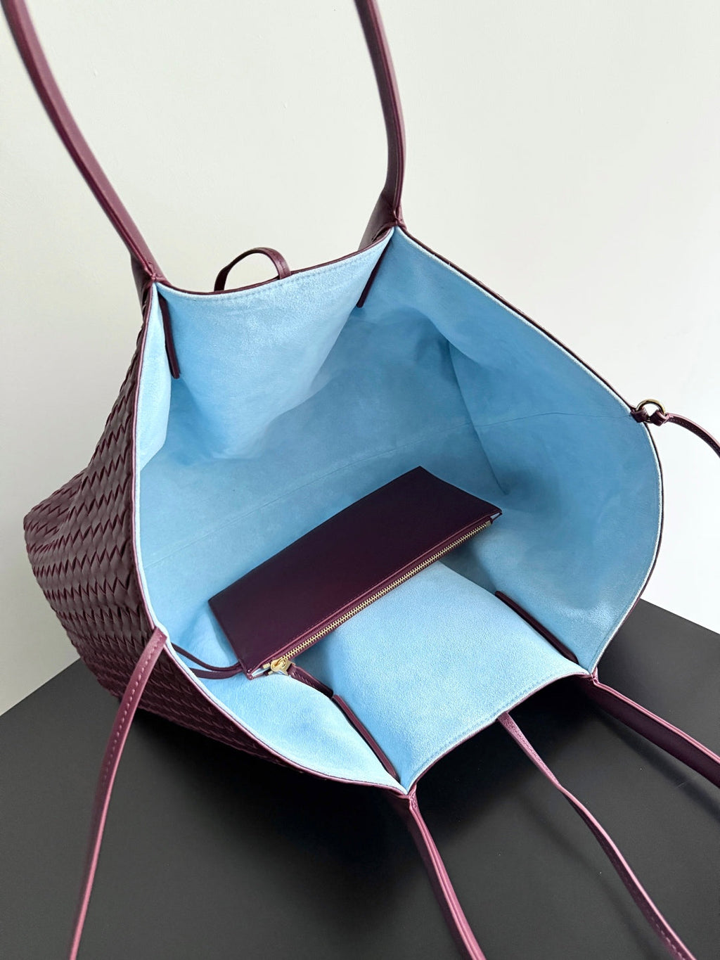 BOTTEGA VENETA PINACOTECA REVERSIBLE TOTE BAG 43 IN MADDER BROWN LAMBSKIN AND LIGHT BLUE SUEDE