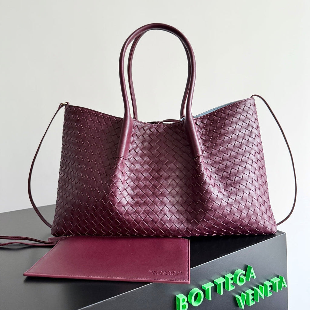 BOTTEGA VENETA PINACOTECA REVERSIBLE TOTE BAG 43 IN MADDER BROWN LAMBSKIN AND LIGHT BLUE SUEDE