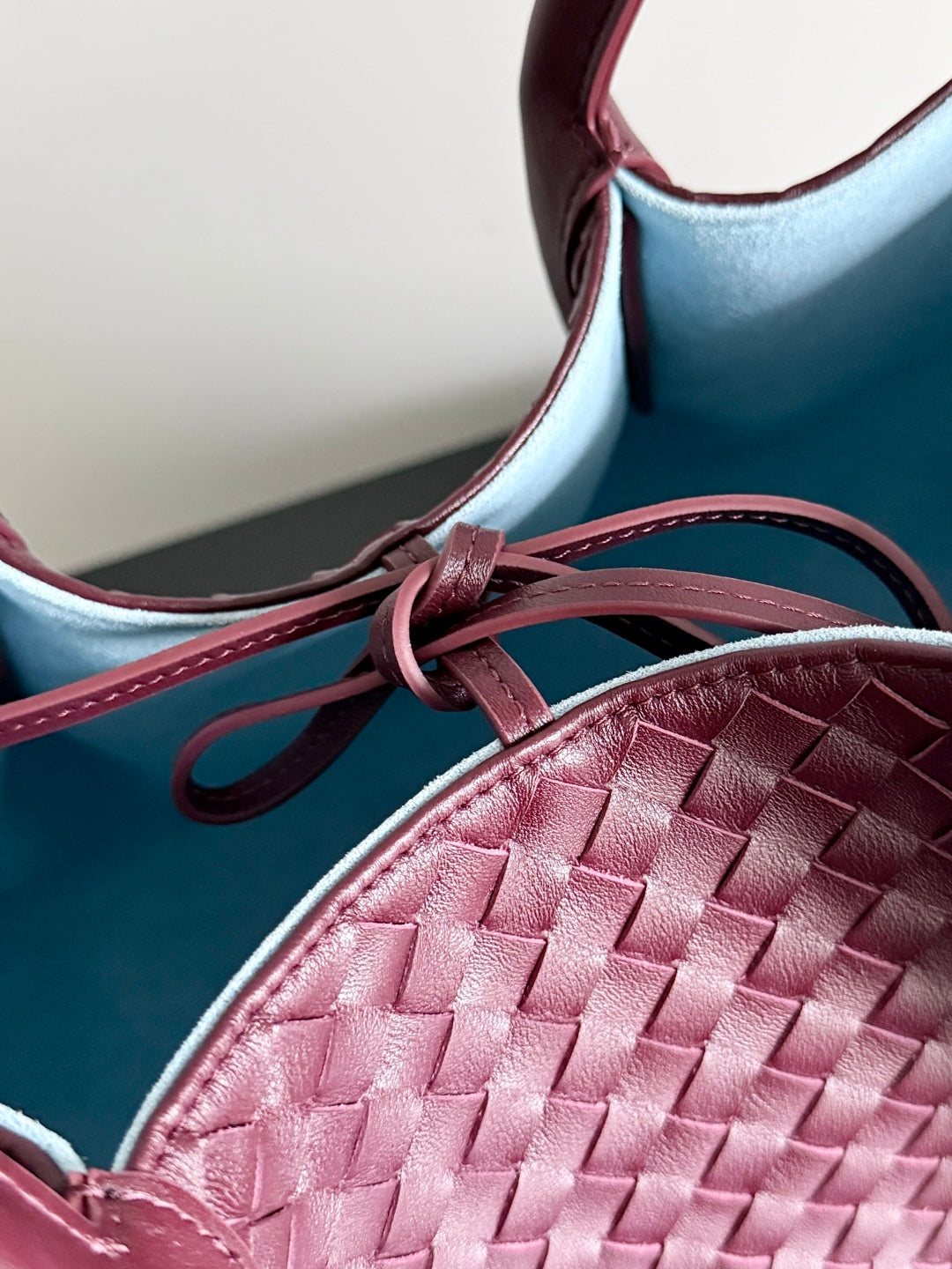 BOTTEGA VENETA PINACOTECA REVERSIBLE TOTE BAG 43 IN MADDER BROWN LAMBSKIN AND LIGHT BLUE SUEDE