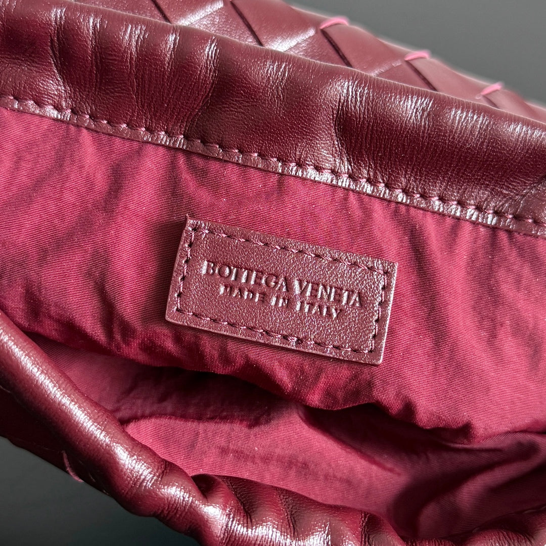 BOTTEGA VENETA SMALL DUSTBAG 21 IN BURGUNDY LAMBSKIN