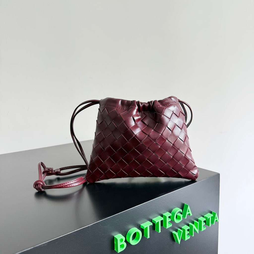 BOTTEGA VENETA SMALL DUSTBAG 21 IN BURGUNDY LAMBSKIN