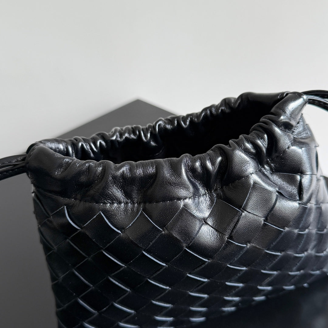 BOTTEGA VENETA SMALL DUSTBAG 21 IN BLACK LAMBSKIN