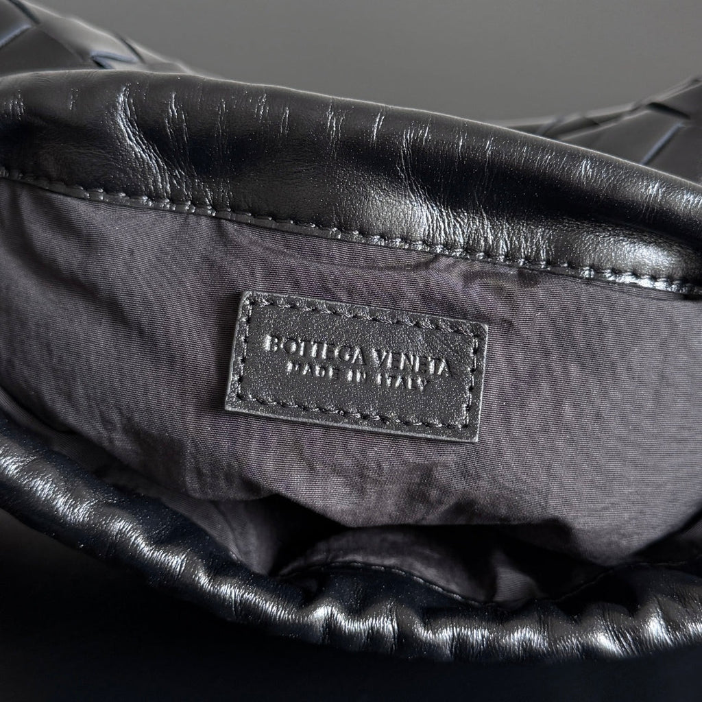 BOTTEGA VENETA SMALL DUSTBAG 21 IN BLACK LAMBSKIN