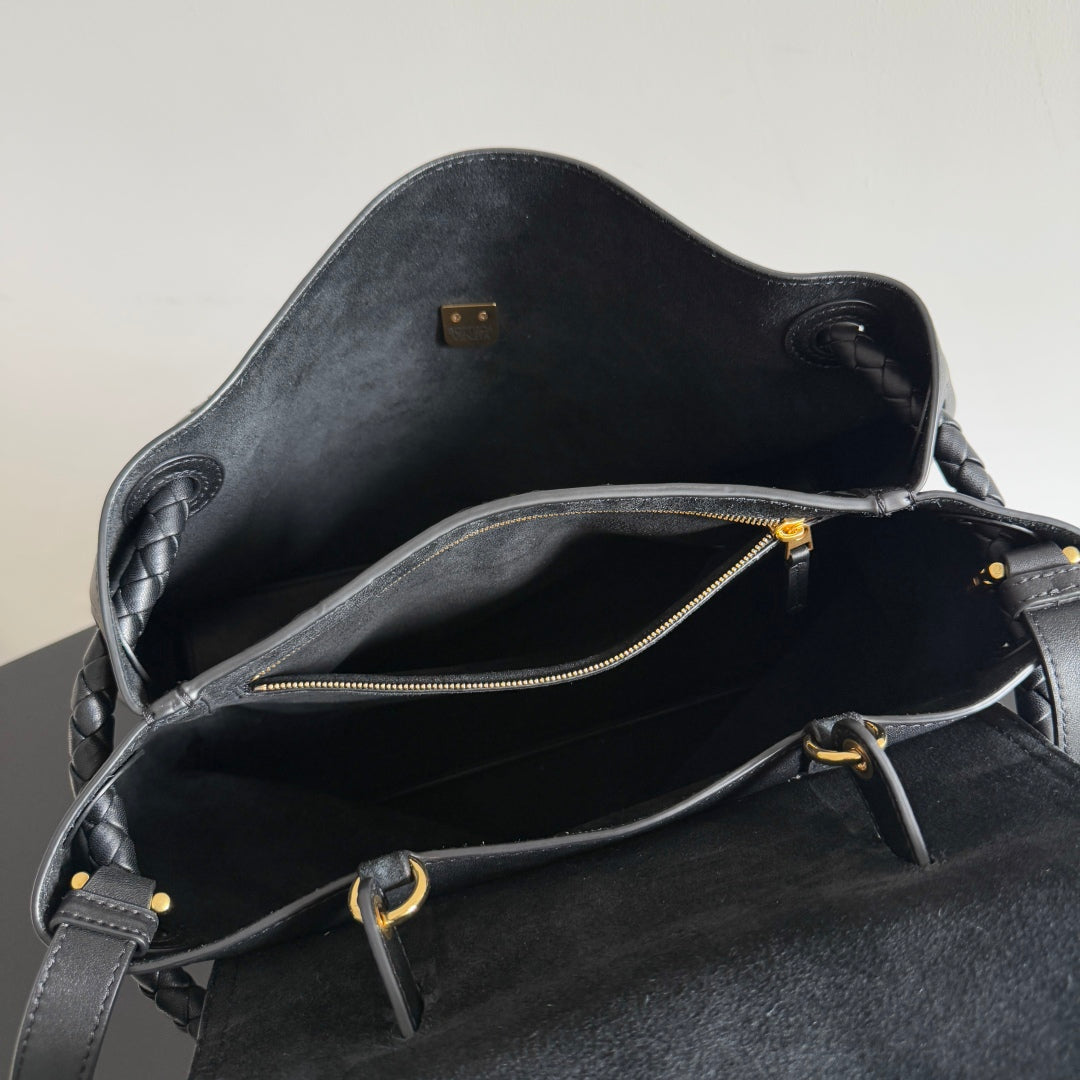BOTTEGA VENETA MEDIUM CIAO CIAO 34 IN BLACK CALFSKIN
