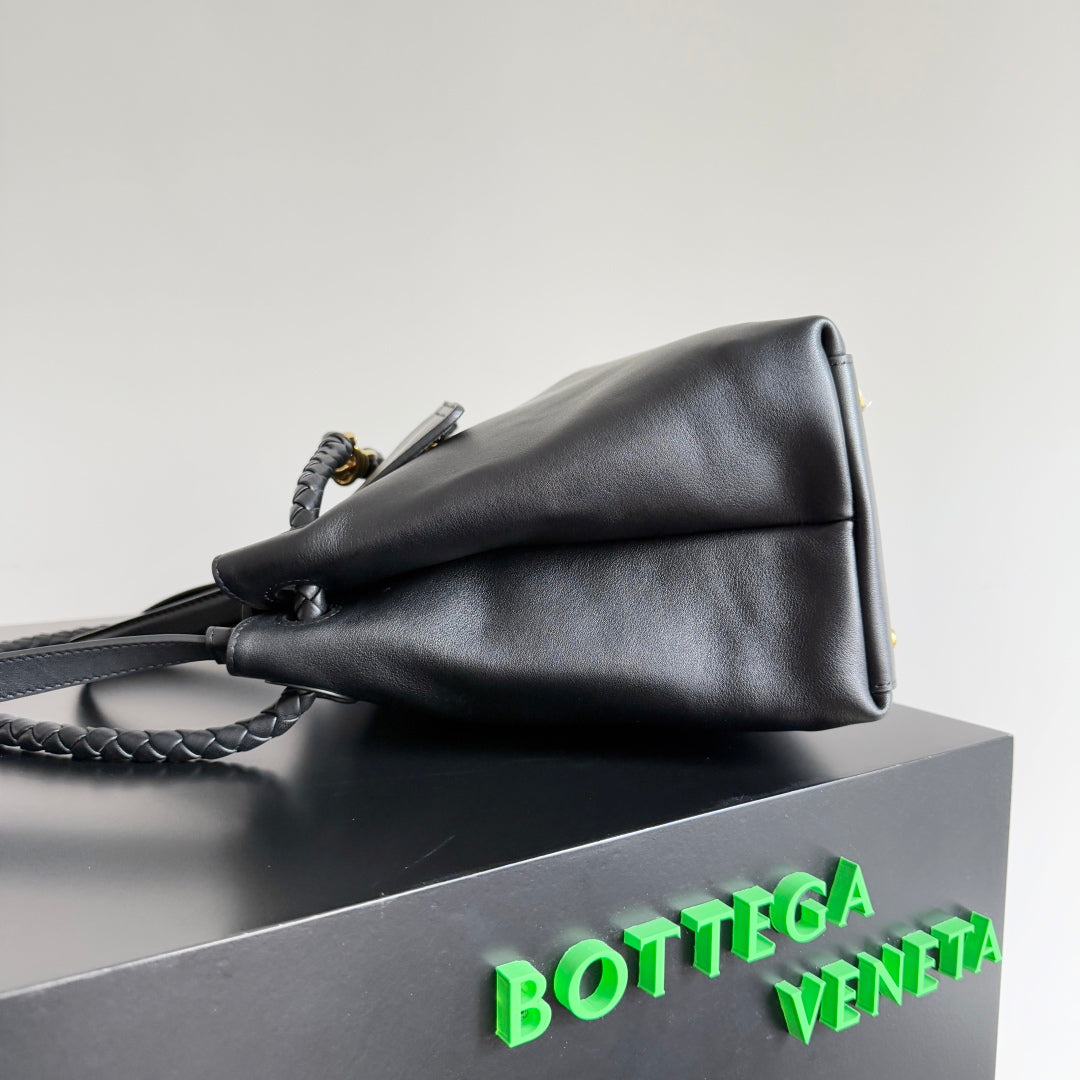 BOTTEGA VENETA MEDIUM CIAO CIAO 34 IN BLACK CALFSKIN
