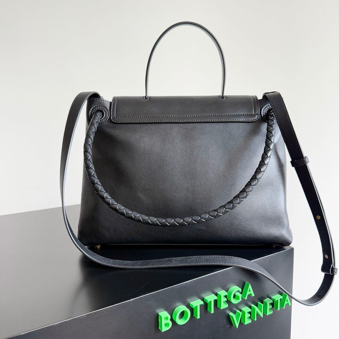BOTTEGA VENETA MEDIUM CIAO CIAO 34 IN BLACK CALFSKIN