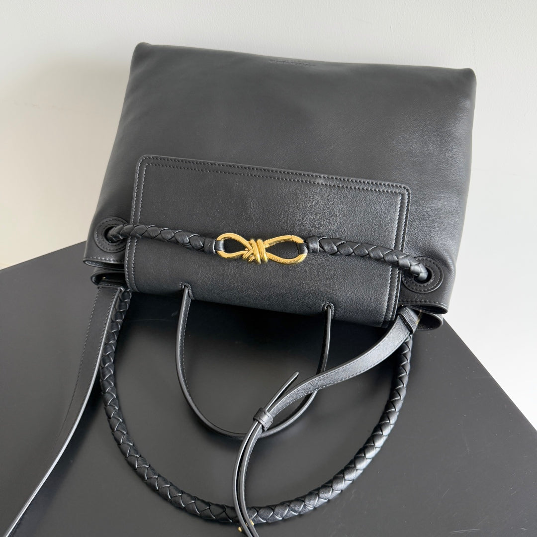BOTTEGA VENETA MEDIUM CIAO CIAO 34 IN BLACK CALFSKIN
