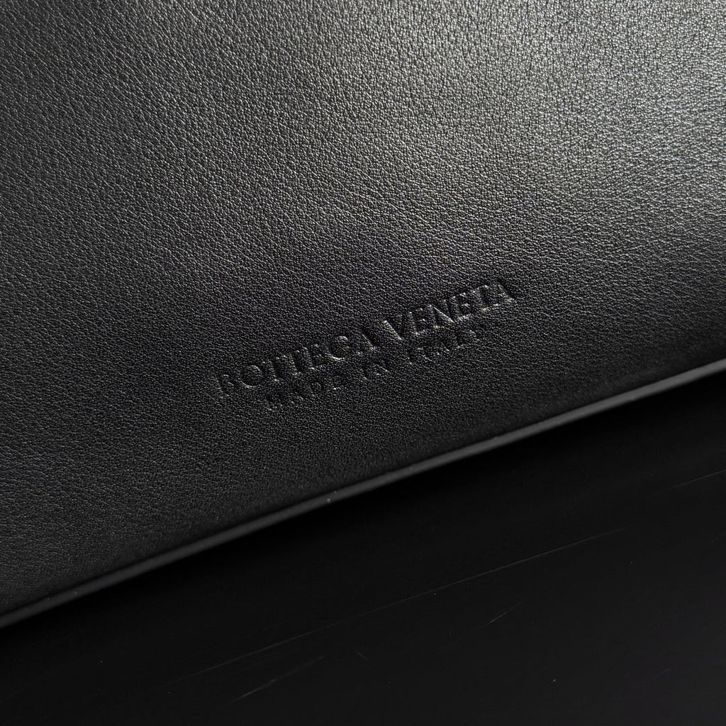BOTTEGA VENETA MEDIUM CIAO CIAO 34 IN BLACK CALFSKIN