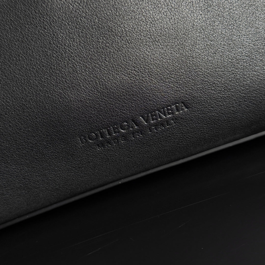 BOTTEGA VENETA MEDIUM CIAO CIAO 34 IN BLACK CALFSKIN
