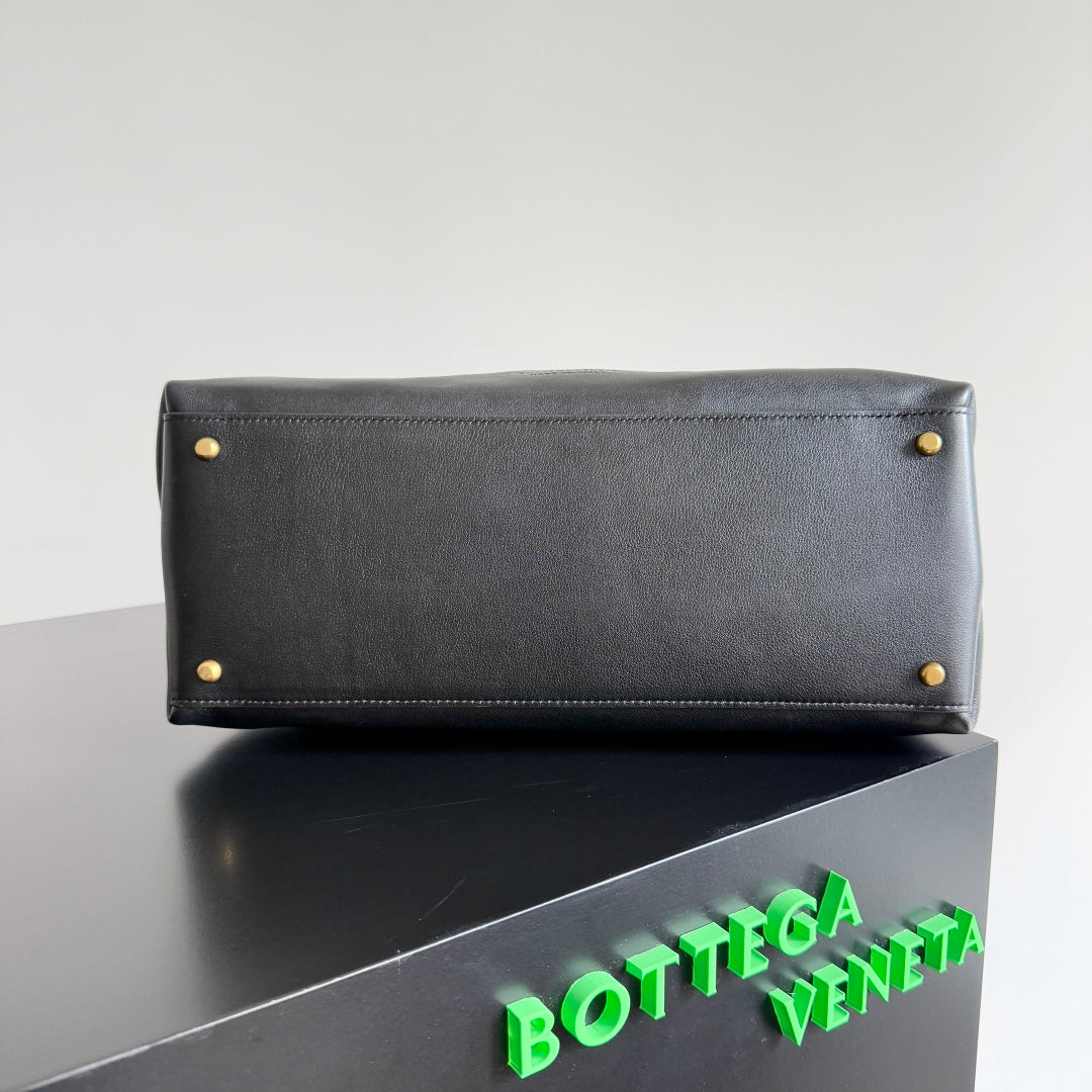 BOTTEGA VENETA MEDIUM CIAO CIAO 34 IN BLACK CALFSKIN