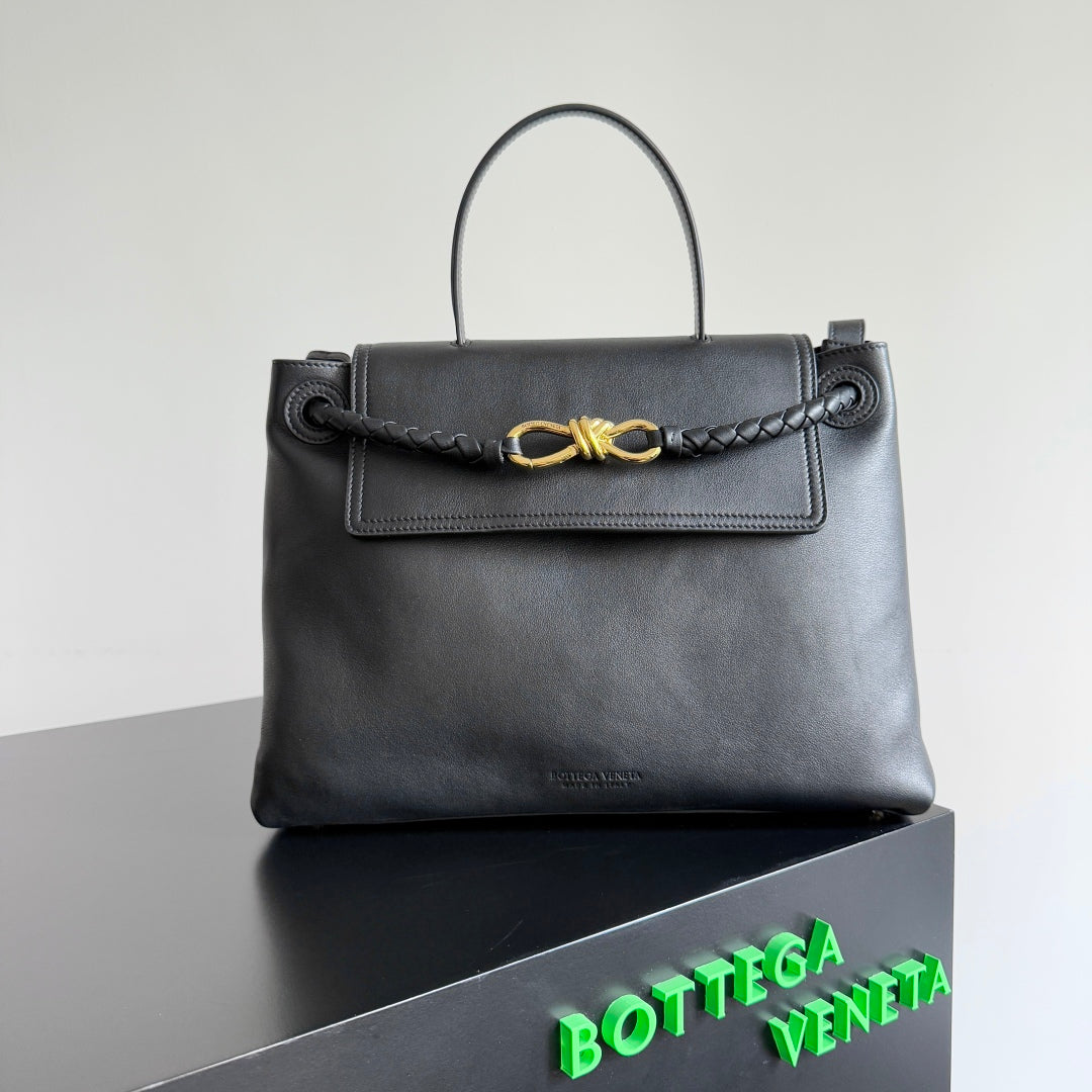 BOTTEGA VENETA MEDIUM CIAO CIAO 34 IN BLACK CALFSKIN