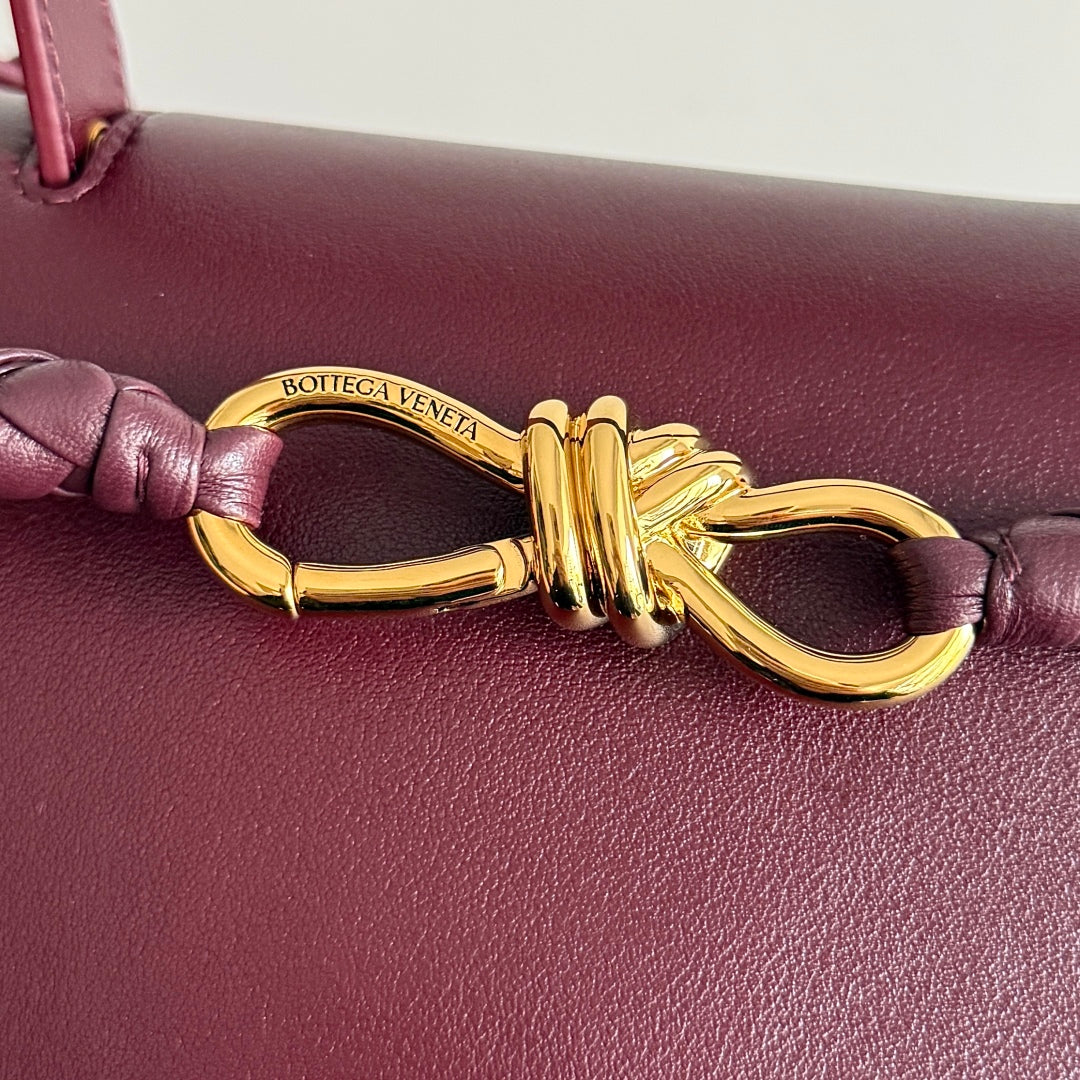 BOTTEGA VENETA MEDIUM CIAO CIAO 34 IN BURGUNDY CALFSKIN