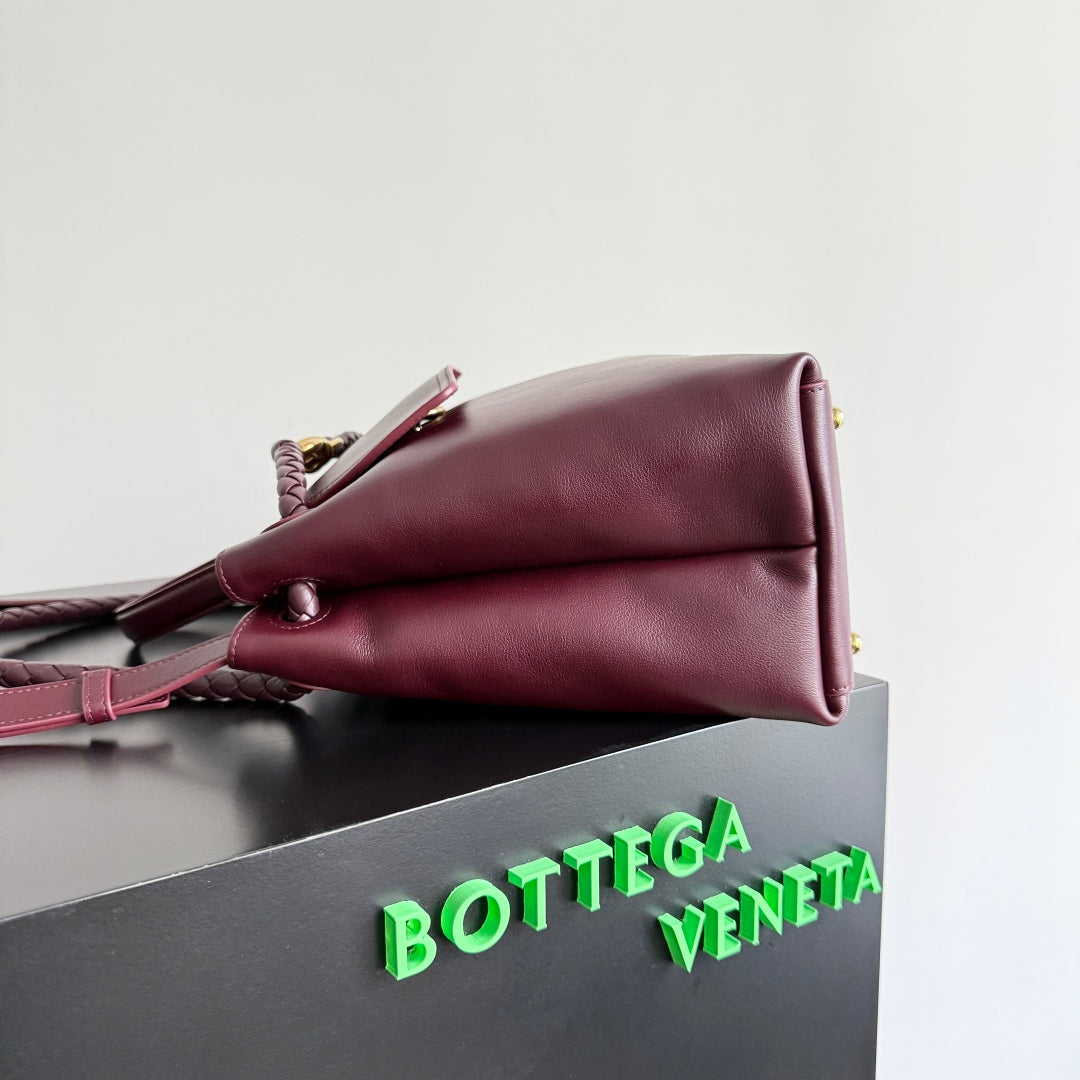 BOTTEGA VENETA MEDIUM CIAO CIAO 34 IN BURGUNDY CALFSKIN